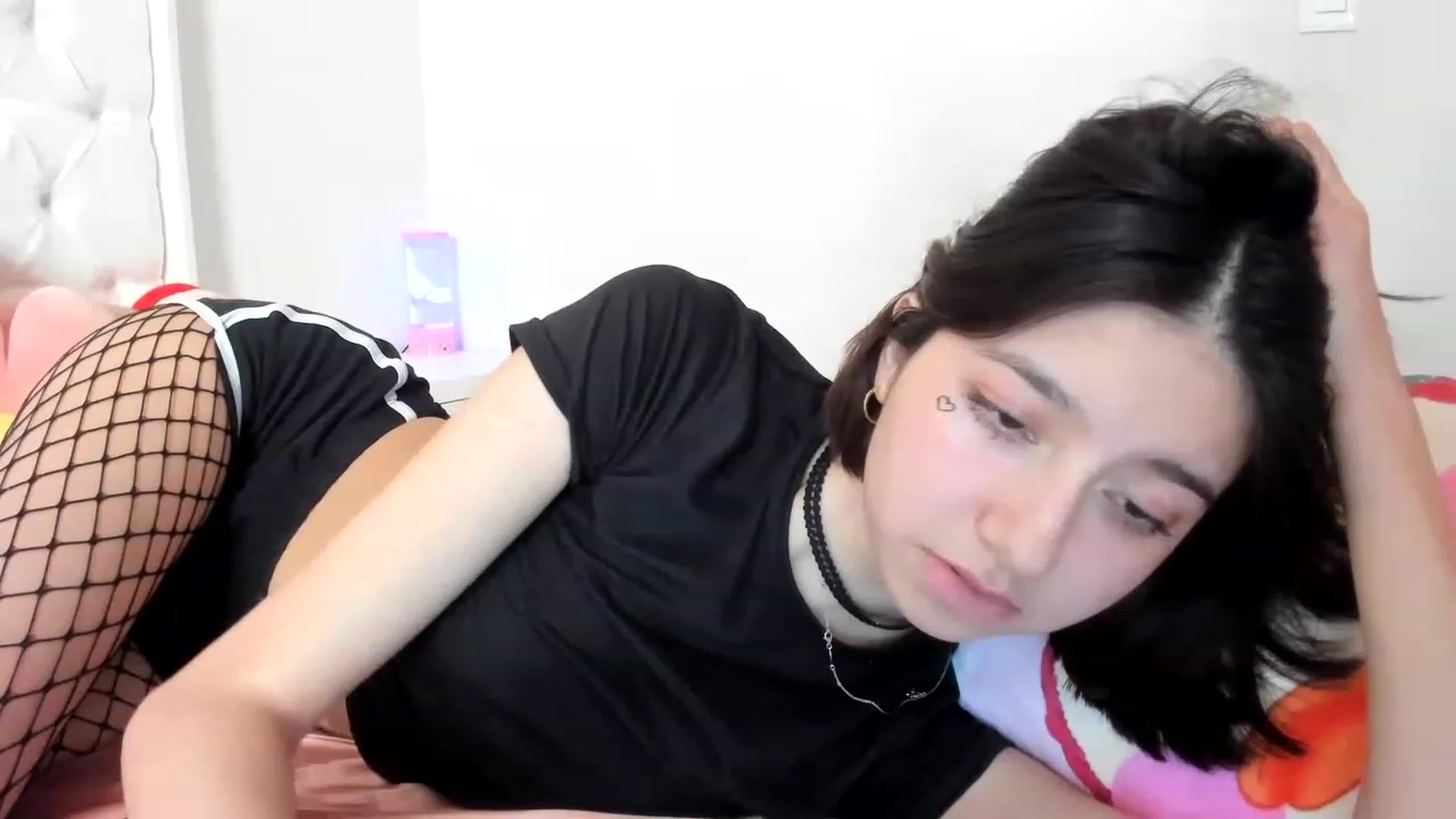 Gallery image thumbnail from Cherrycute666's myfreecams stream on, 04/12/2023, 06:58 image 3 of 20