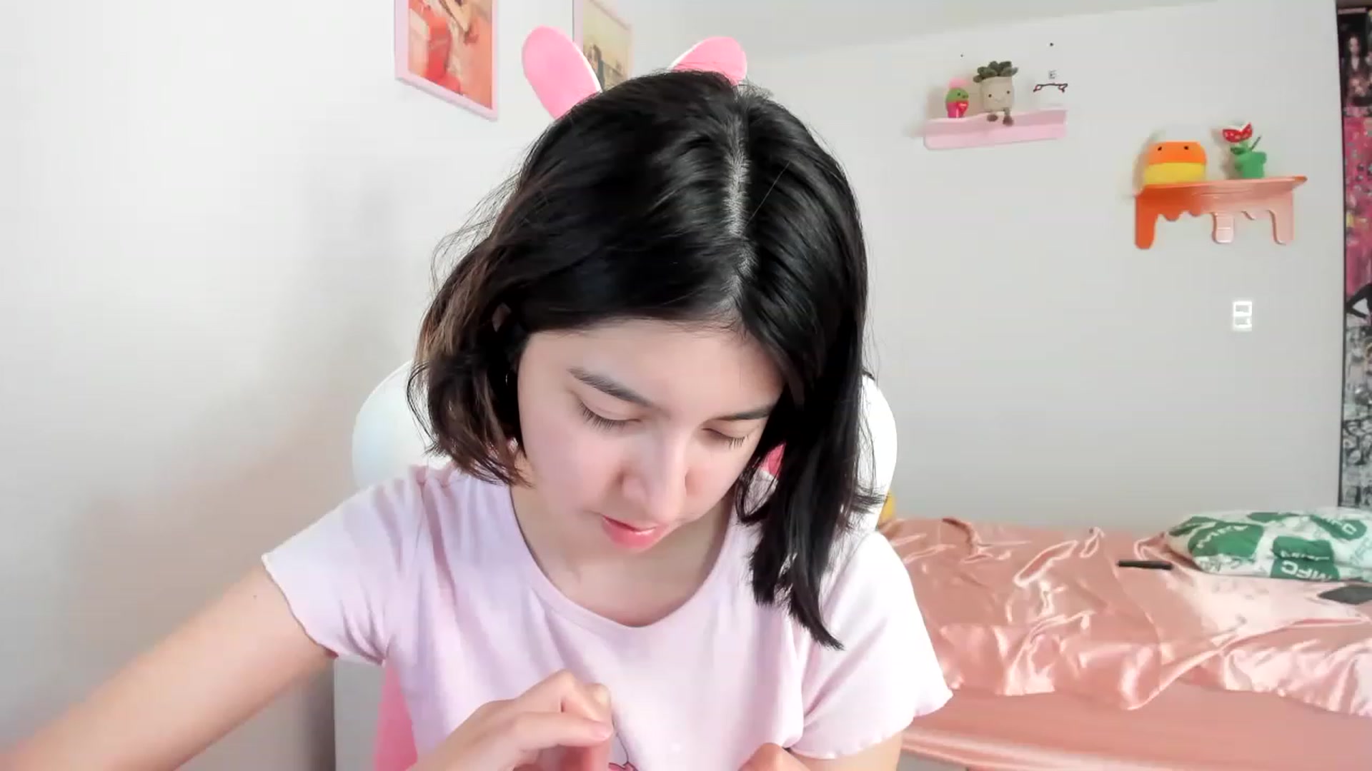 Gallery image thumbnail from Cherrycute666's myfreecams stream on, 04/12/2023, 19:59 image 4 of 20