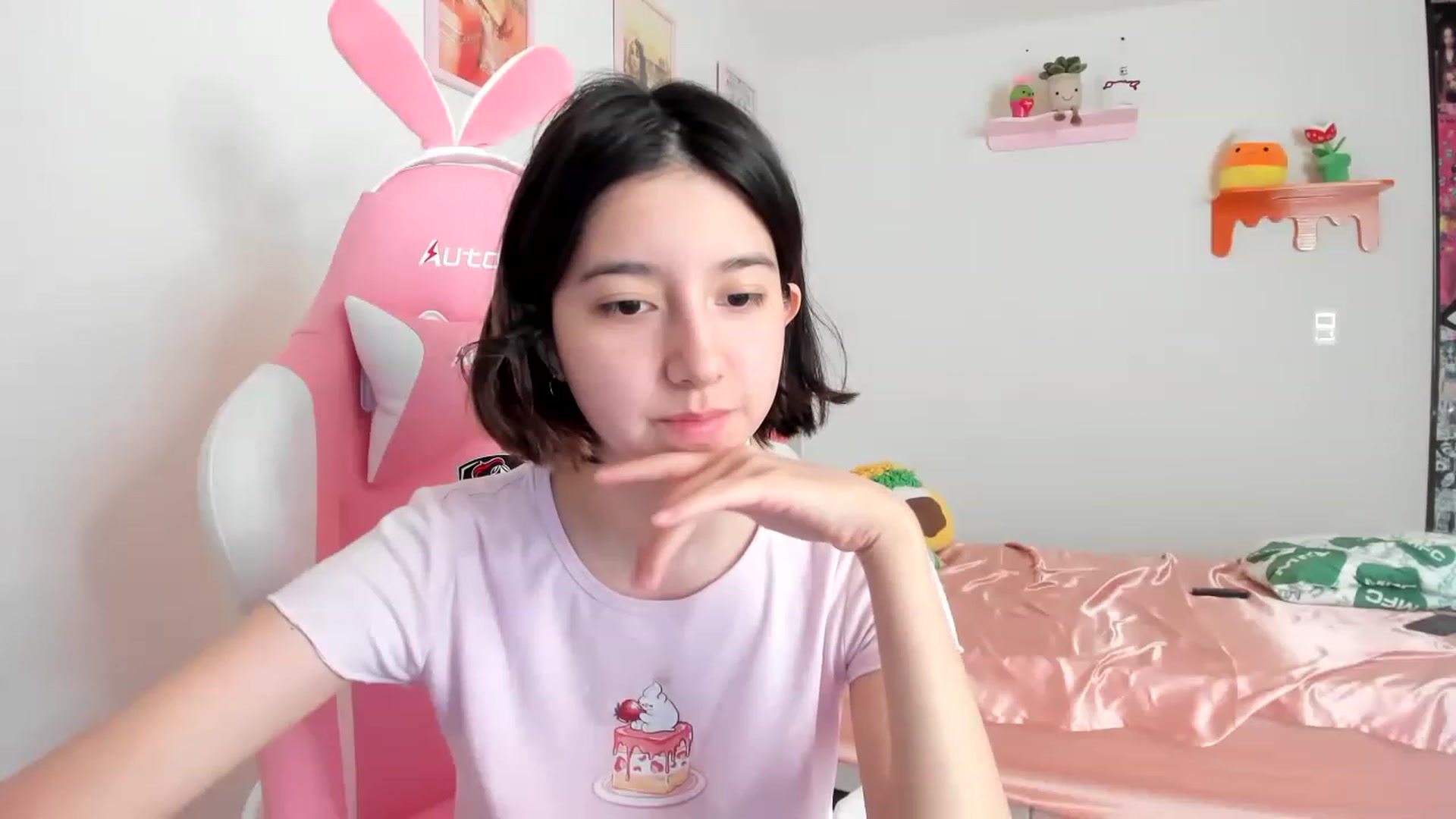Gallery image thumbnail from Cherrycute666's myfreecams stream on, 04/12/2023, 19:59 image 18 of 20