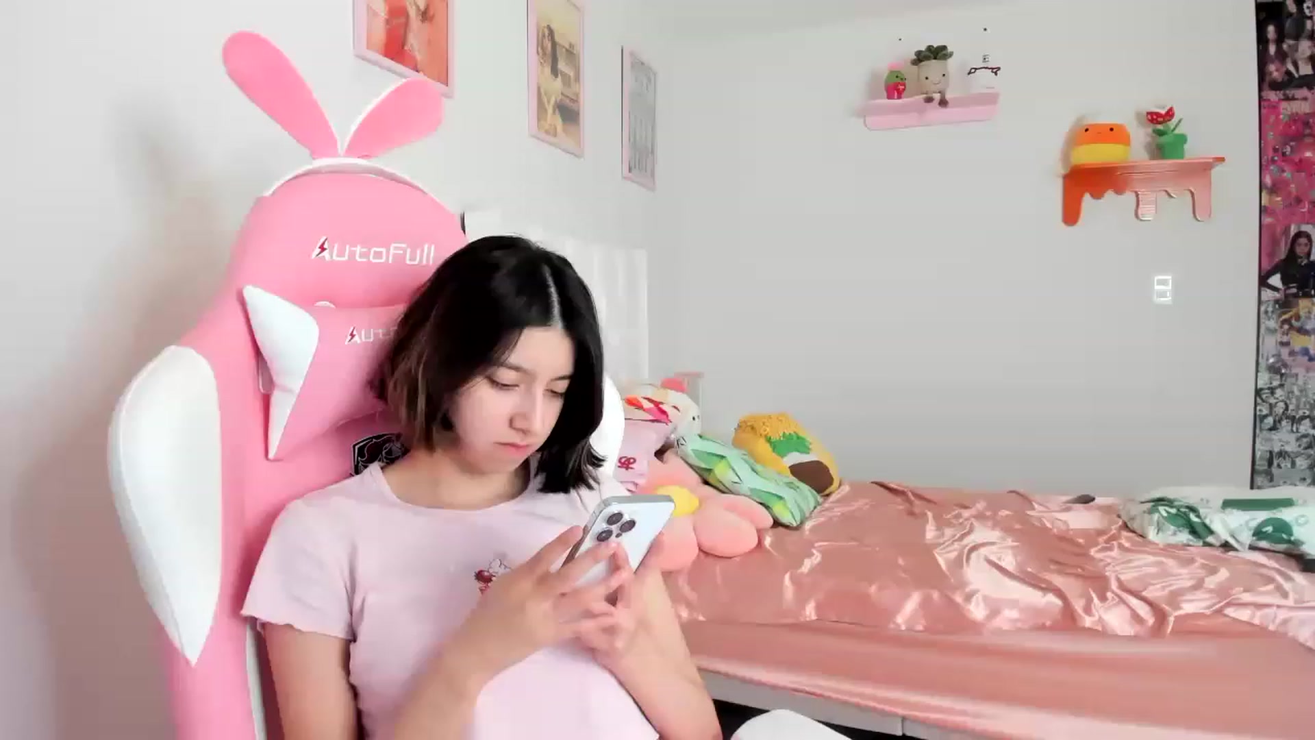 Gallery image thumbnail from Cherrycute666's myfreecams stream on, 04/12/2023, 21:08 image 2 of 20