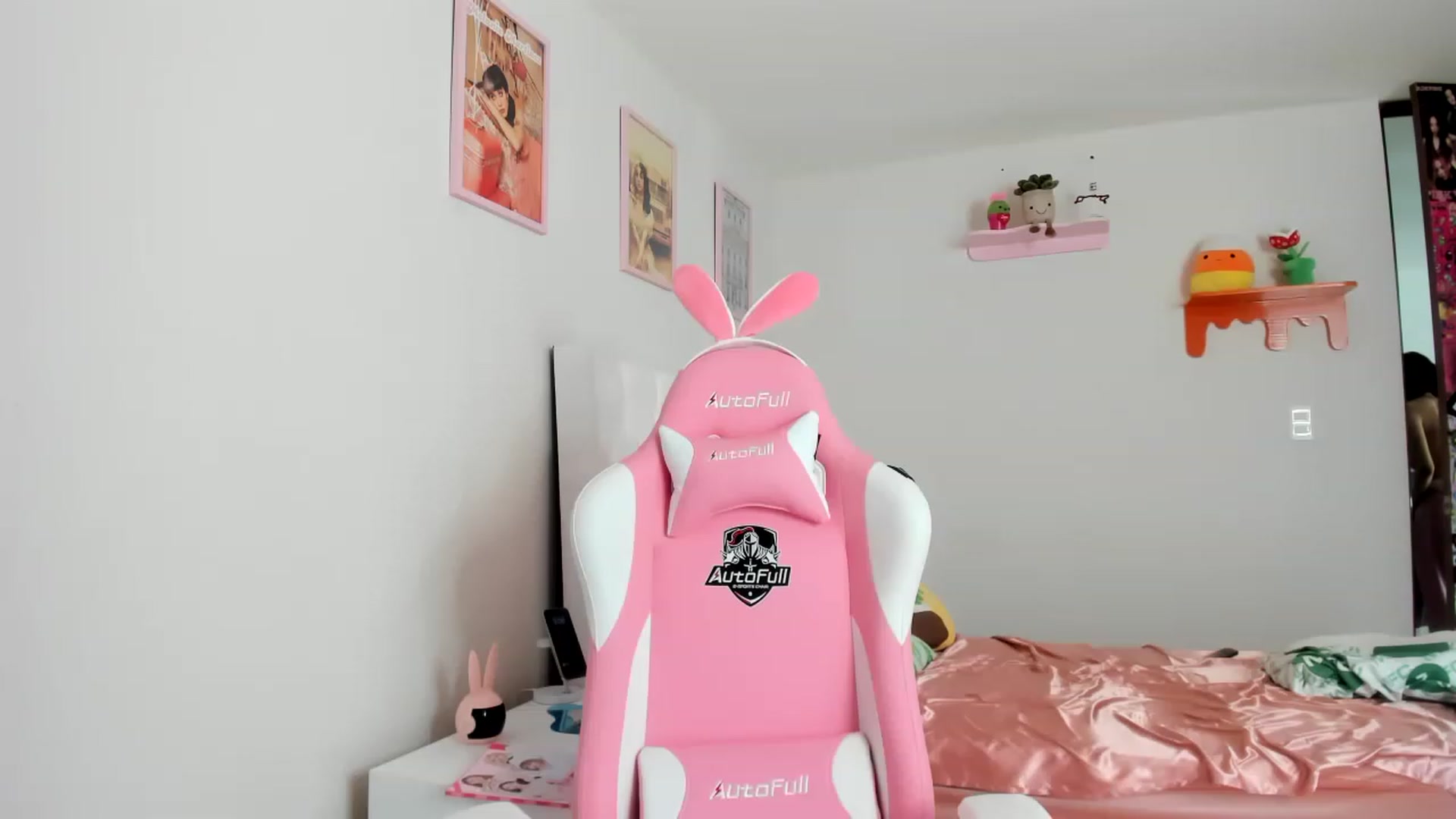 Gallery image thumbnail from Cherrycute666's myfreecams stream on, 04/12/2023, 21:08 image 20 of 20