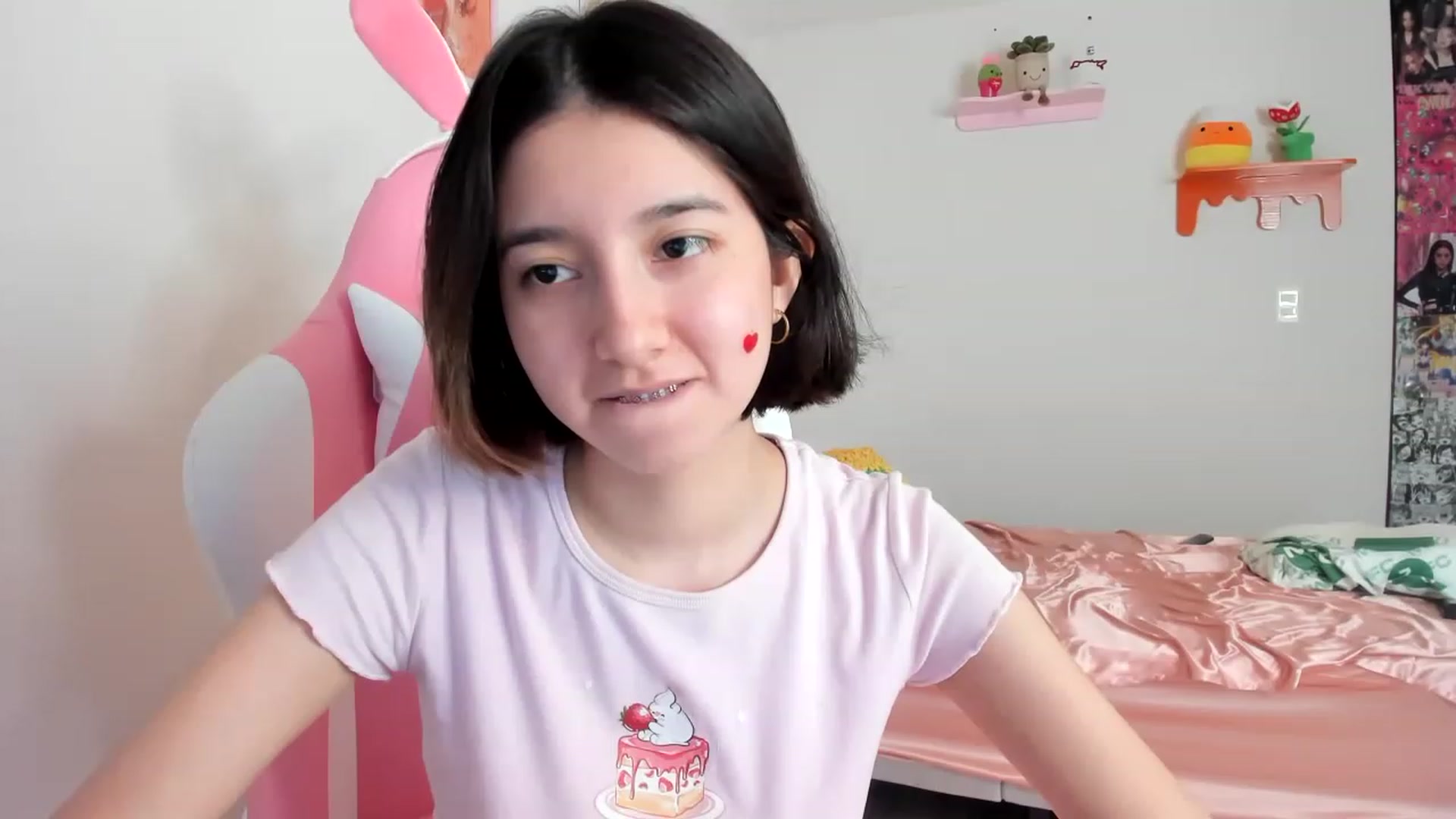 Gallery image thumbnail from Cherrycute666's myfreecams stream on, 04/12/2023, 21:08 image 3 of 20