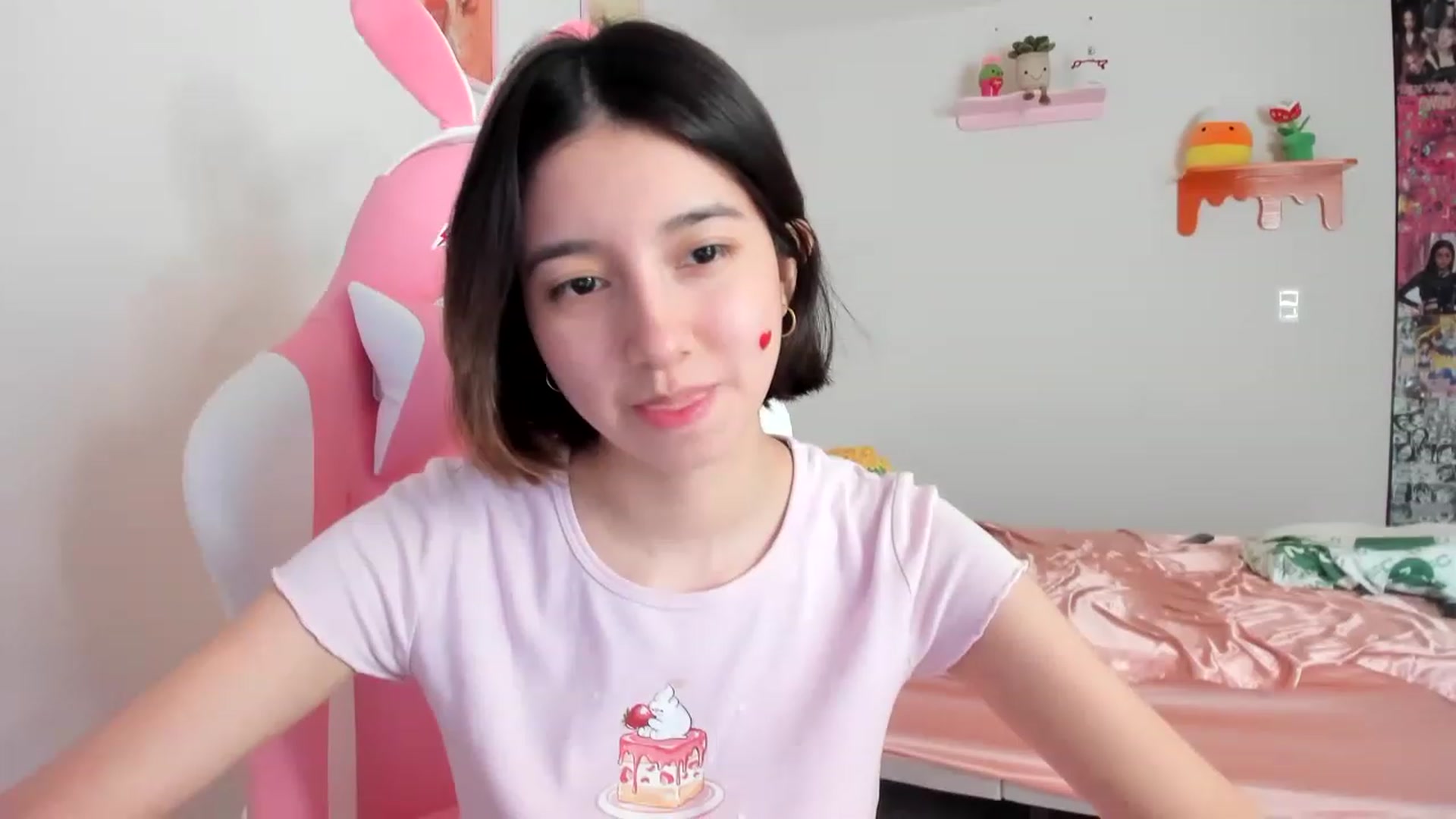 Gallery image thumbnail from Cherrycute666's myfreecams stream on, 04/12/2023, 21:08 image 4 of 20