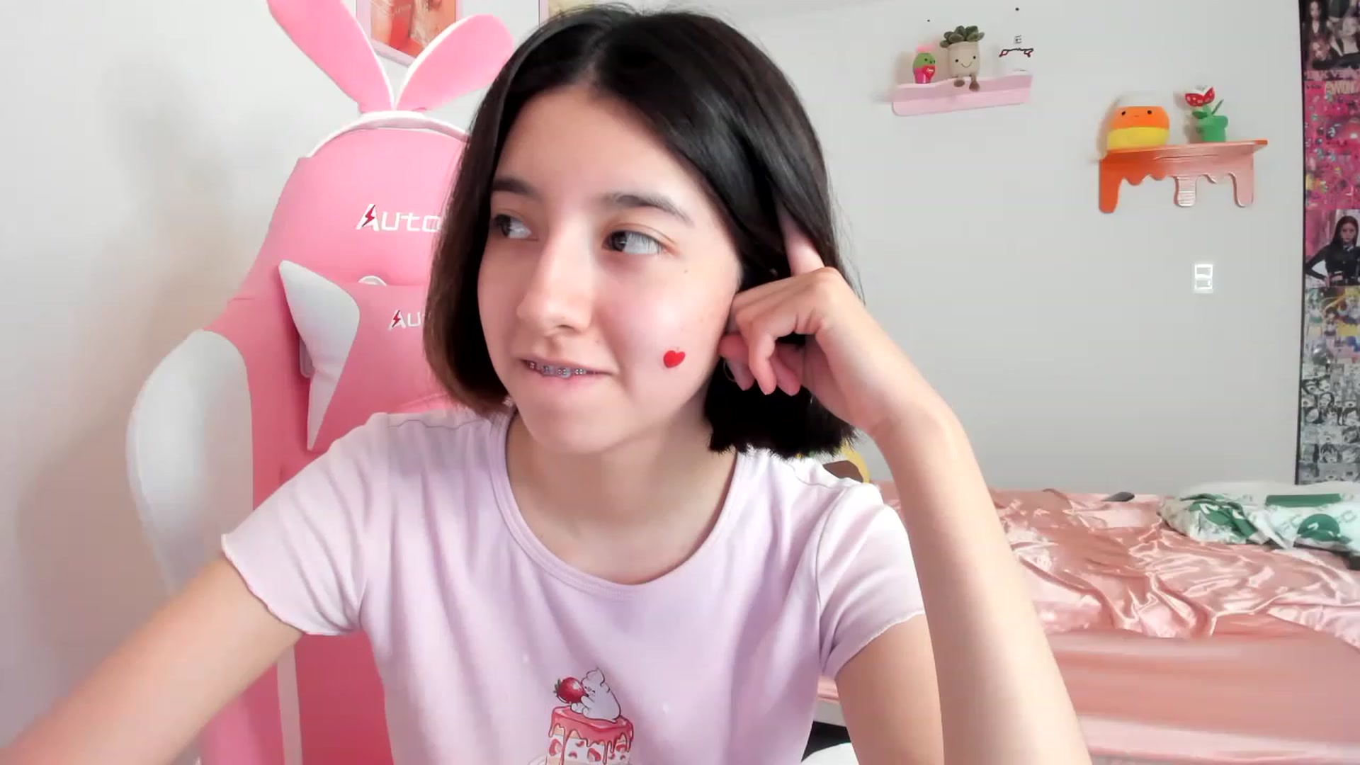 Gallery image thumbnail from Cherrycute666's myfreecams stream on, 04/12/2023, 21:08 image 5 of 20