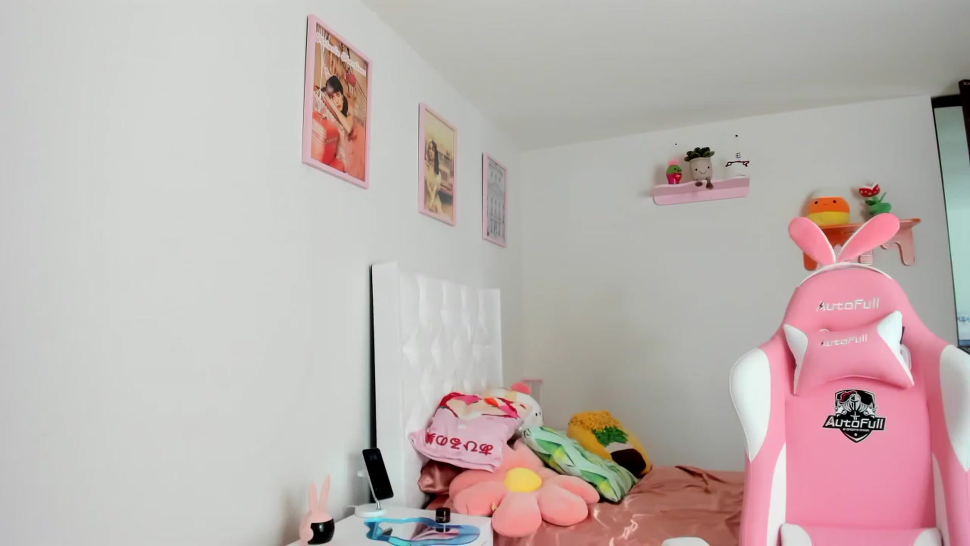 Gallery image thumbnail from Cherrycute666's myfreecams stream on, 04/12/2023, 21:34 image 9 of 20