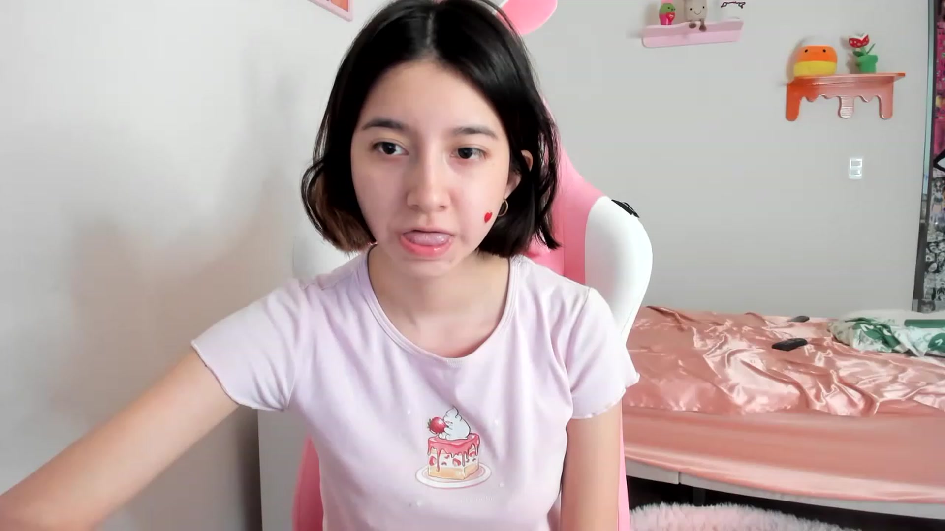 Gallery image thumbnail from Cherrycute666's myfreecams stream on, 04/12/2023, 23:05 image 12 of 20
