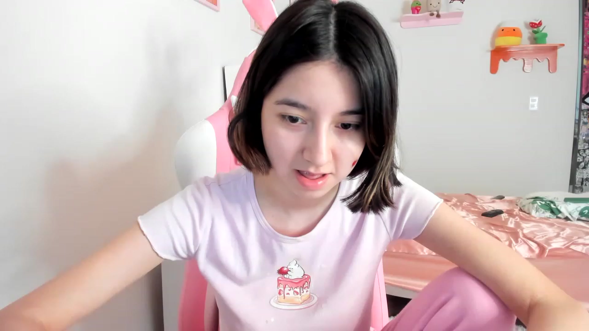 Gallery image thumbnail from Cherrycute666's myfreecams stream on, 04/12/2023, 23:05 image 8 of 20