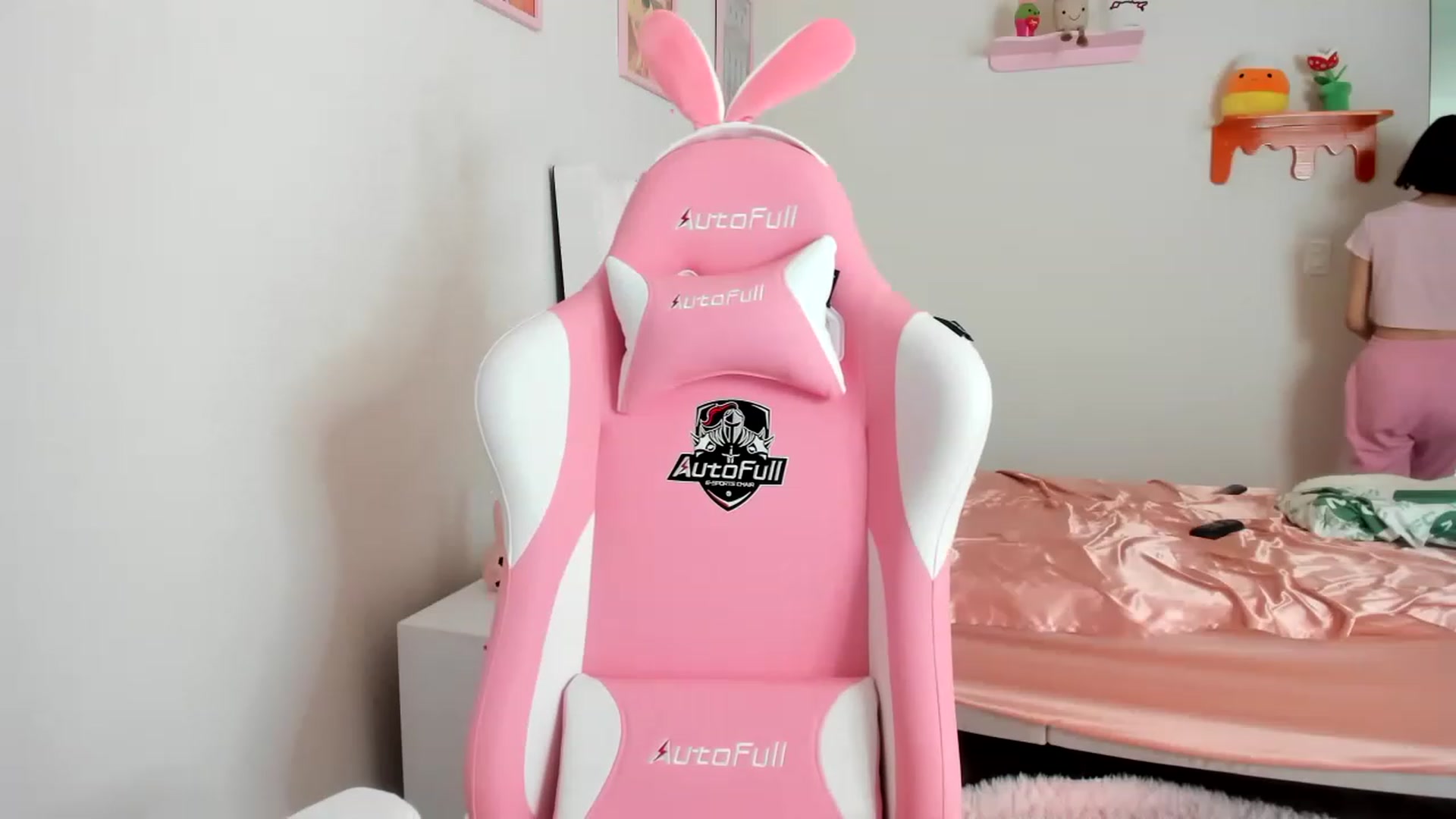 Gallery image thumbnail from Cherrycute666's myfreecams stream on, 04/12/2023, 23:05 image 15 of 20