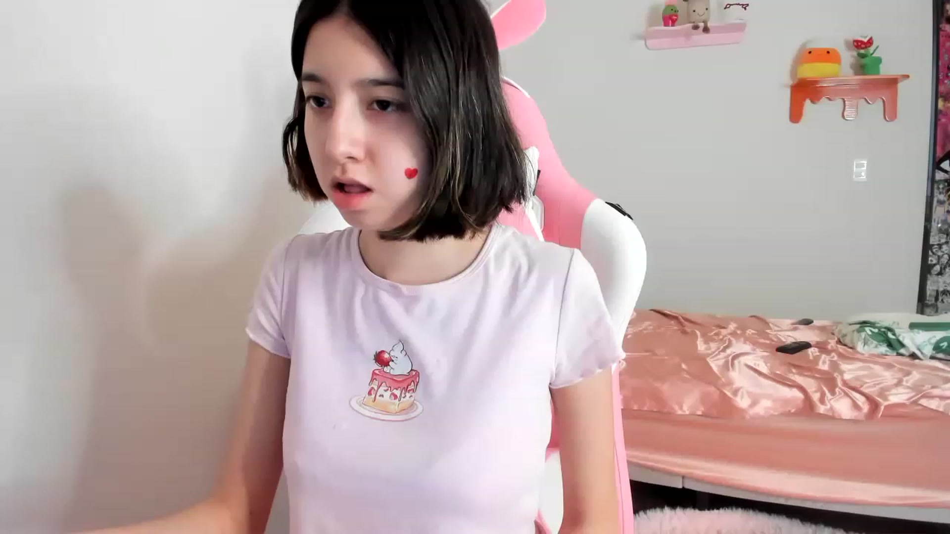 Gallery image thumbnail from Cherrycute666's myfreecams stream on, 04/12/2023, 23:05 image 1 of 20