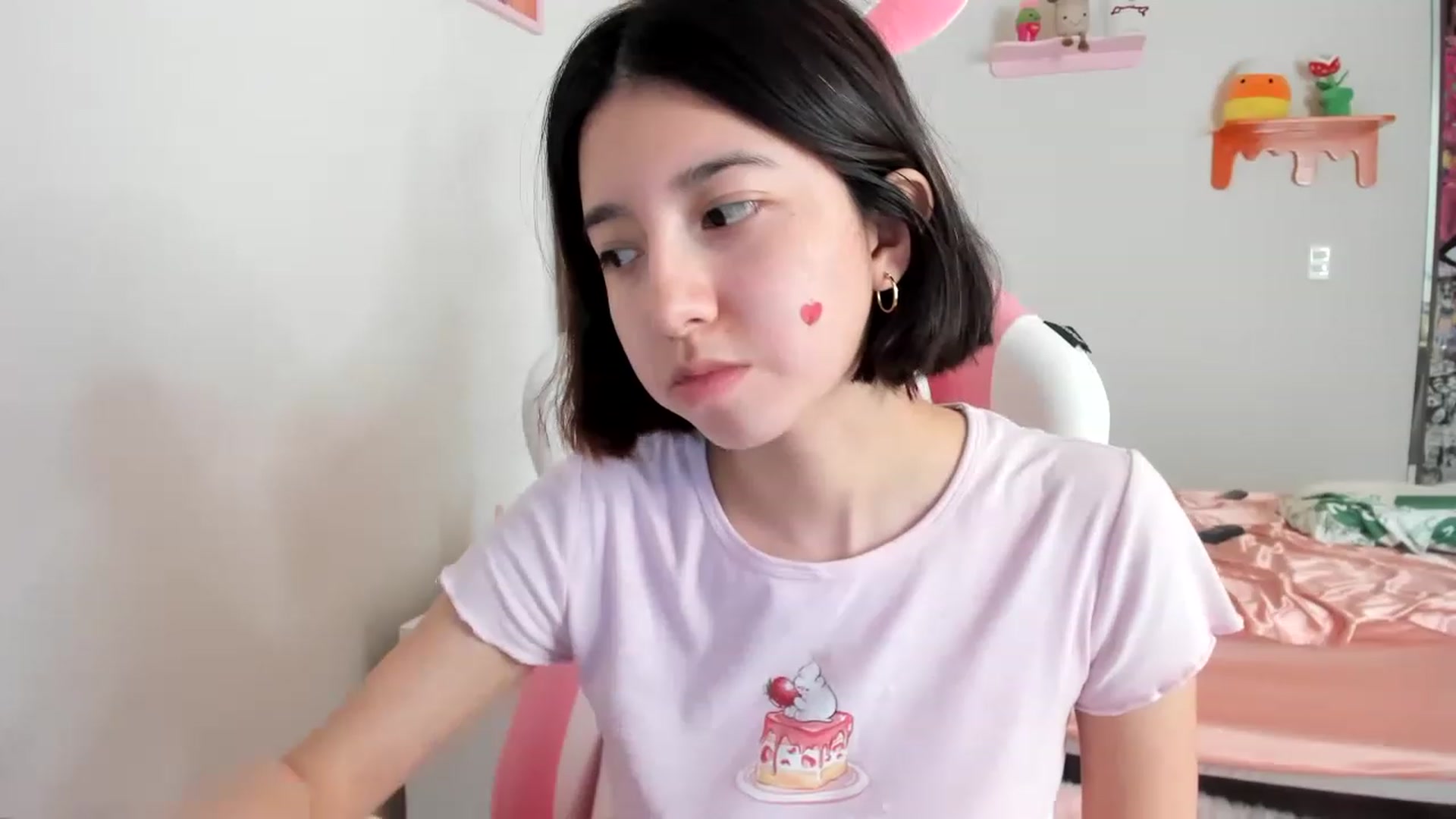 Gallery image thumbnail from Cherrycute666's myfreecams stream on, 04/12/2023, 23:05 image 19 of 20