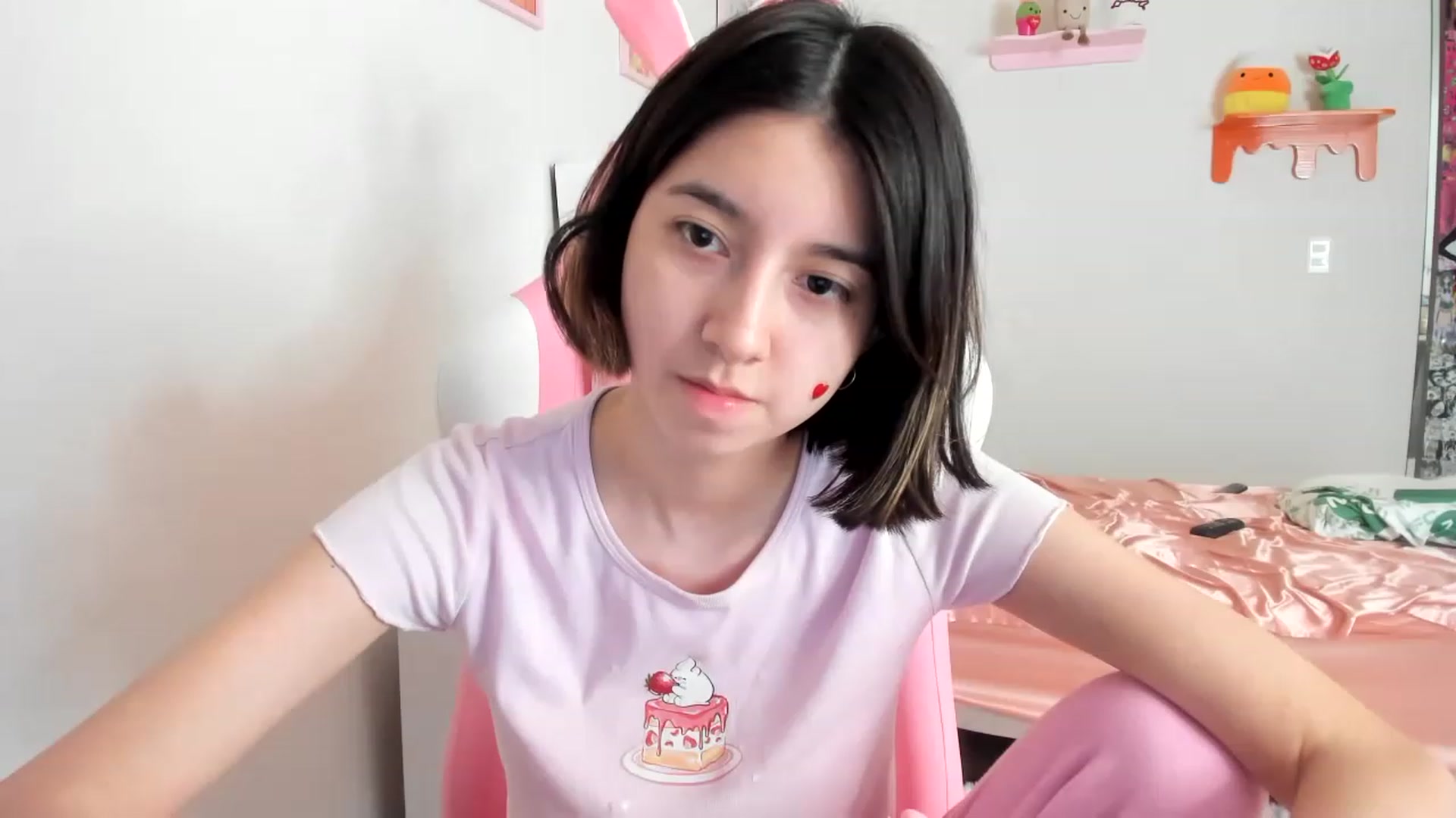 Gallery image thumbnail from Cherrycute666's myfreecams stream on, 04/12/2023, 23:05 image 9 of 20