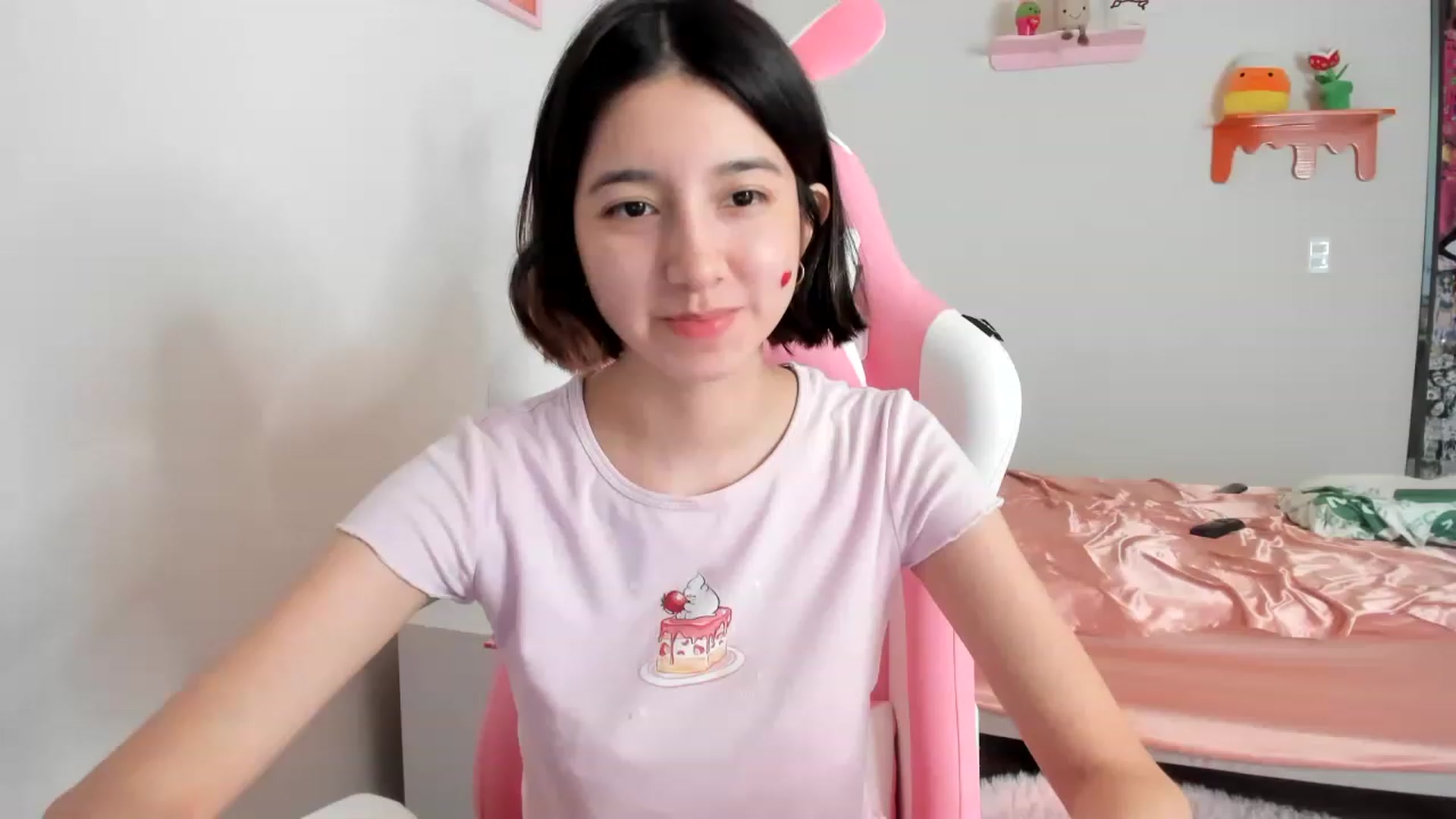 Gallery image thumbnail from Cherrycute666's myfreecams stream on, 04/12/2023, 23:05 image 4 of 20