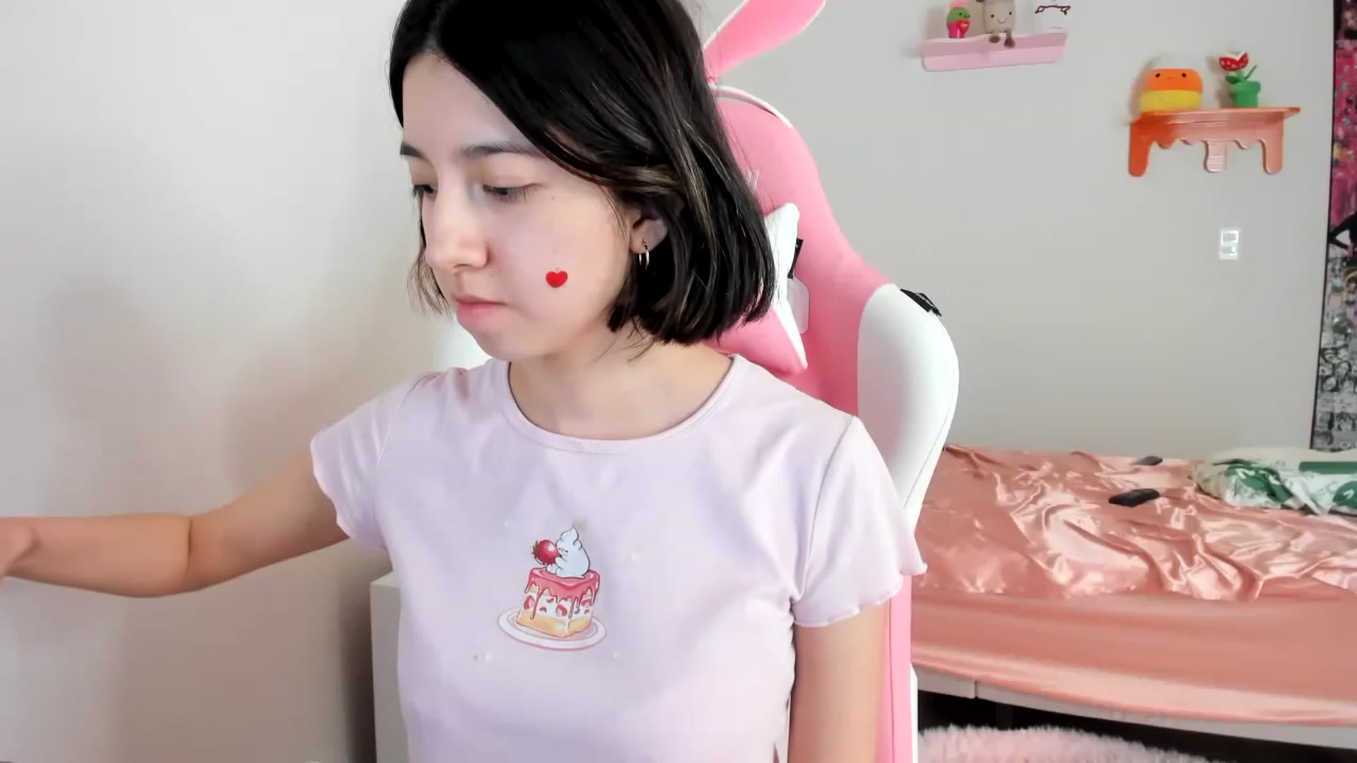 Gallery image thumbnail from Cherrycute666's myfreecams stream on, 04/12/2023, 23:05 image 16 of 20