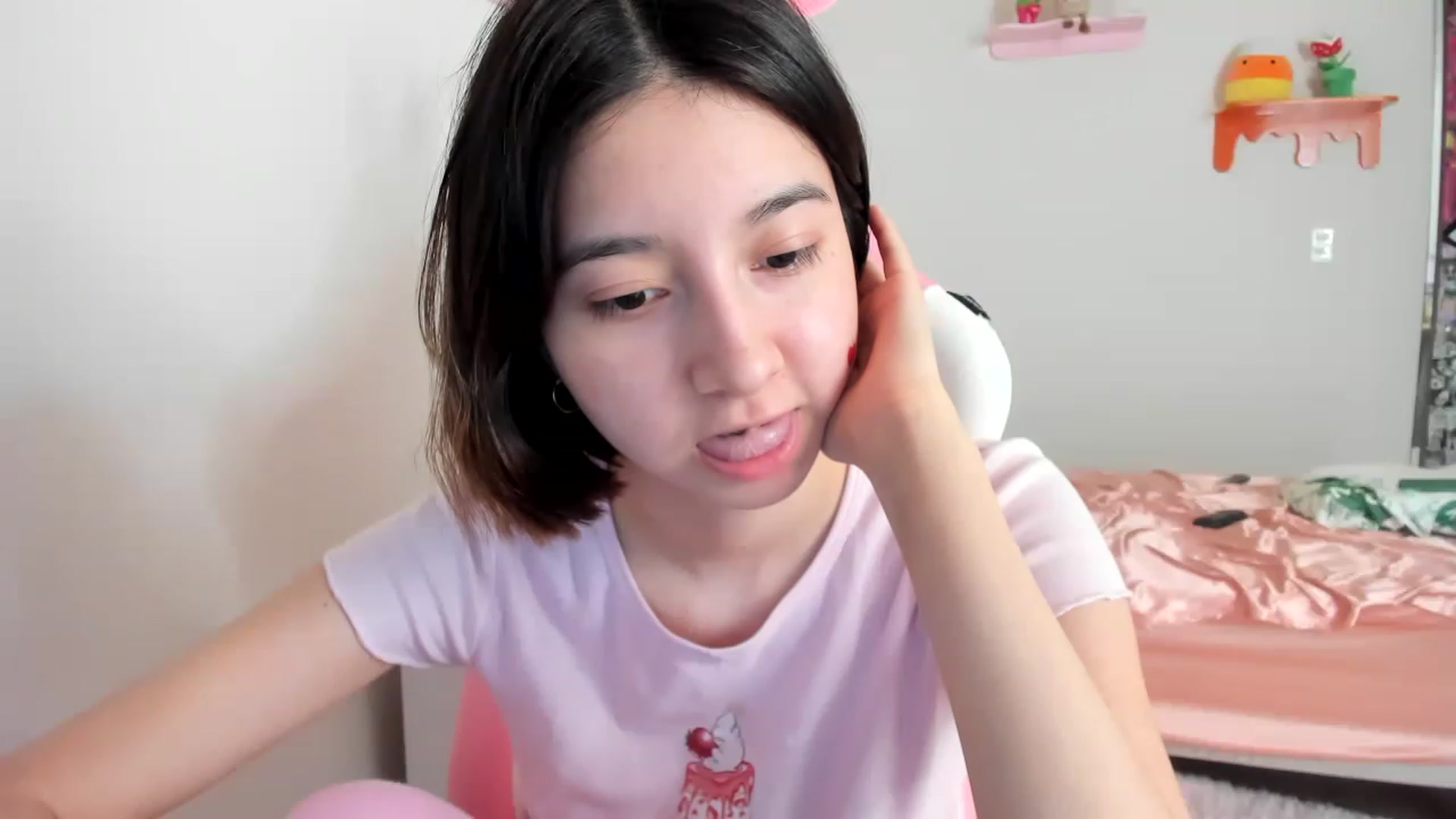 Gallery image thumbnail from Cherrycute666's myfreecams stream on, 04/12/2023, 23:05 image 14 of 20