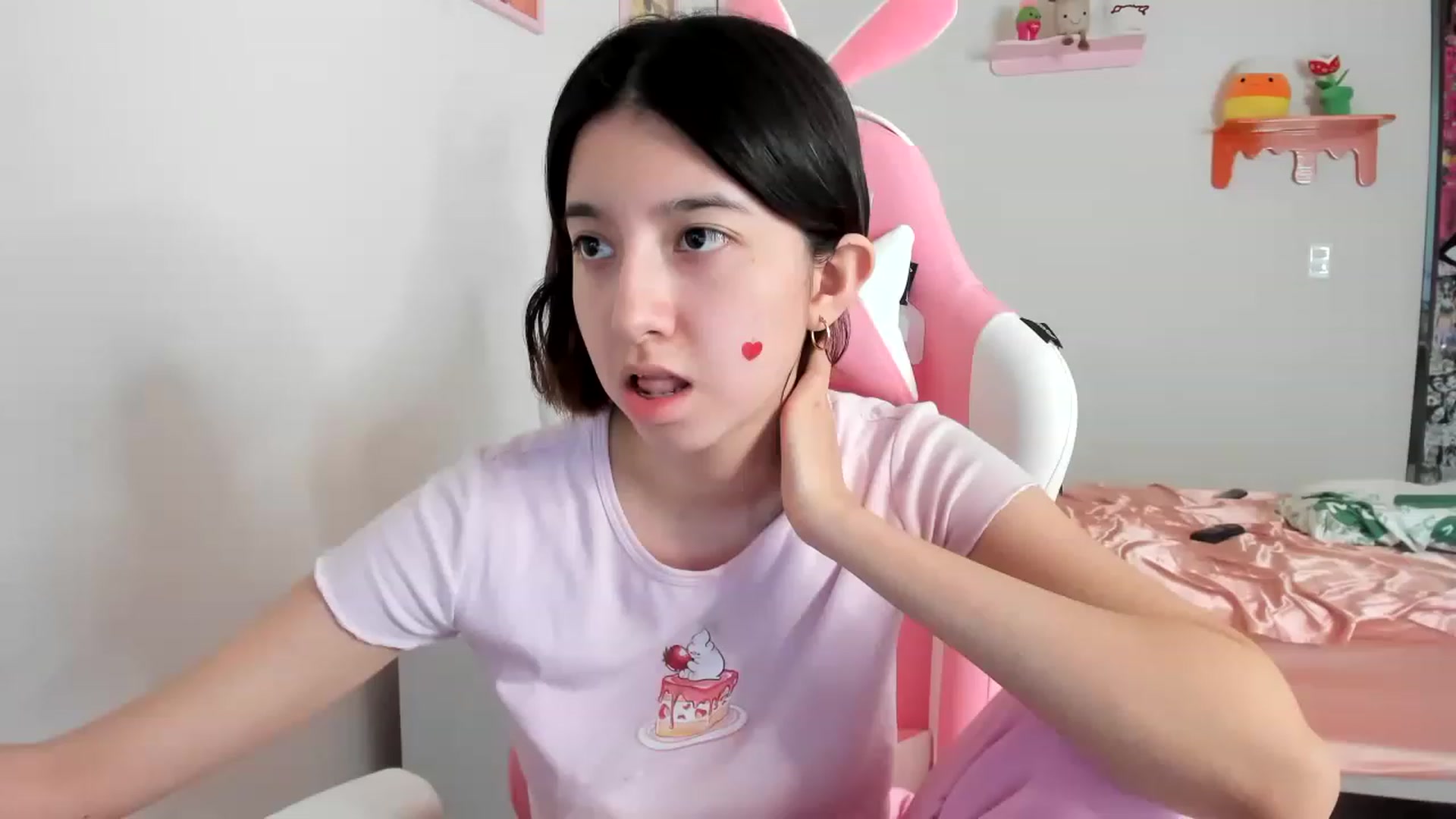 Gallery image thumbnail from Cherrycute666's myfreecams stream on, 04/12/2023, 23:05 image 7 of 20