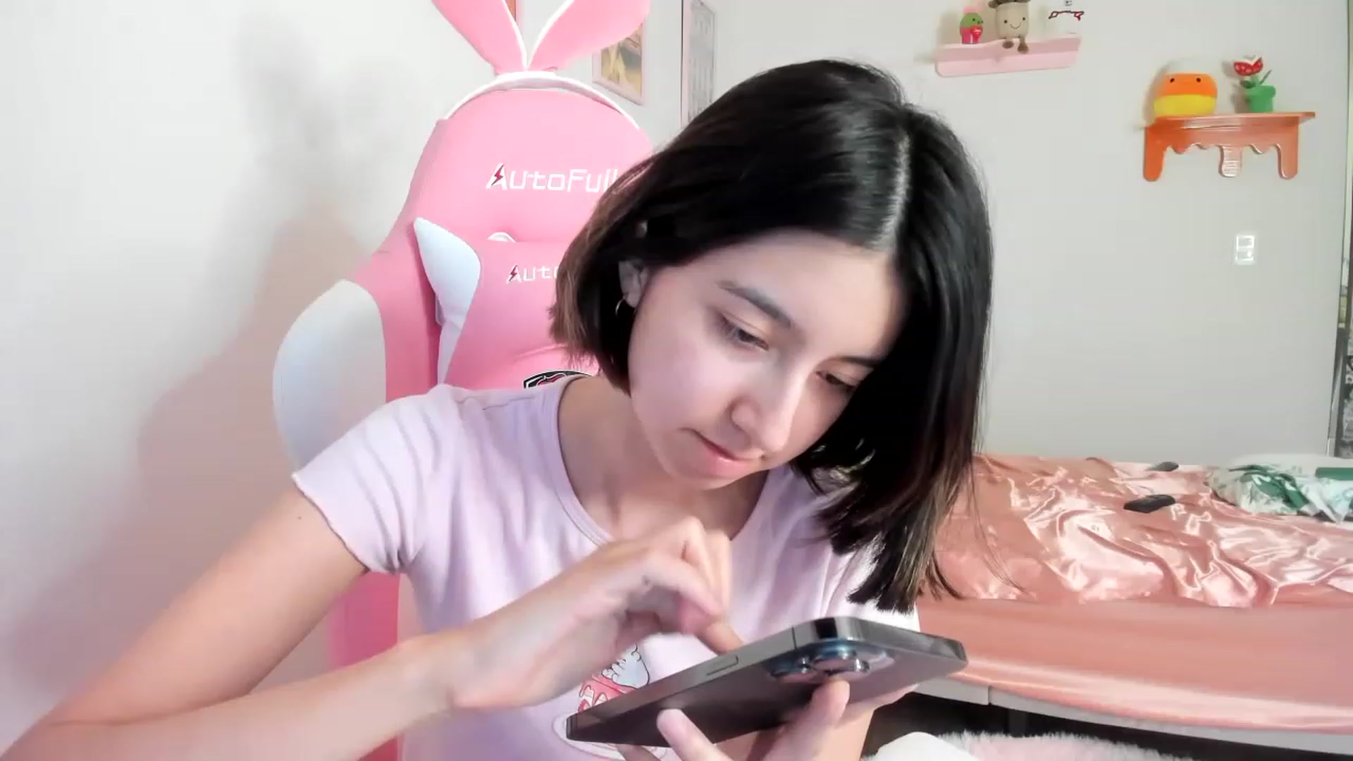 Gallery image thumbnail from Cherrycute666's myfreecams stream on, 04/13/2023, 24:01 image 19 of 20