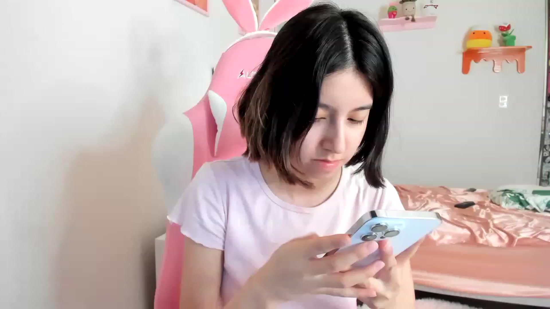 Gallery image thumbnail from Cherrycute666's myfreecams stream on, 04/13/2023, 24:01 image 15 of 20