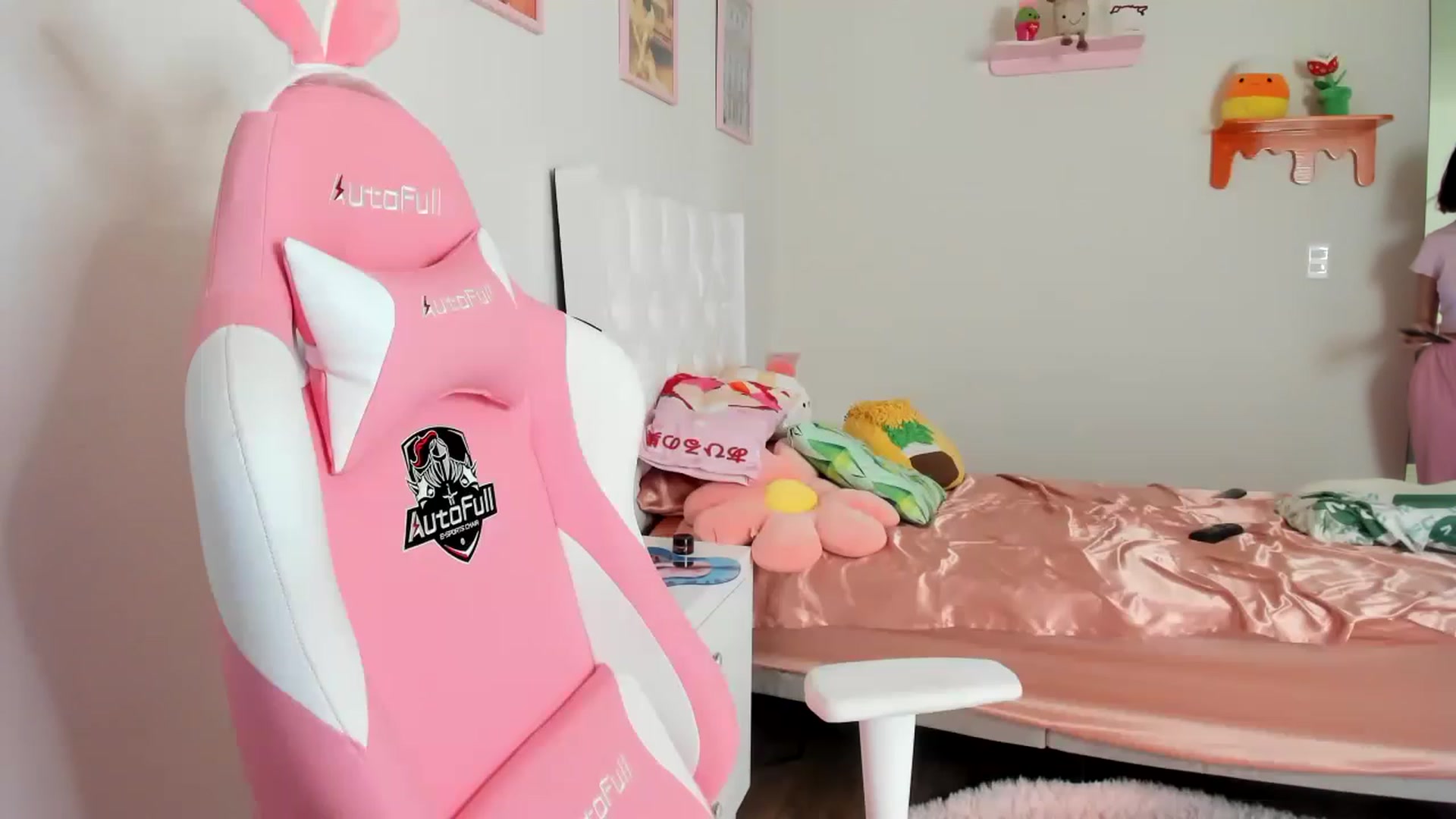 Gallery image thumbnail from Cherrycute666's myfreecams stream on, 04/13/2023, 24:01 image 4 of 20
