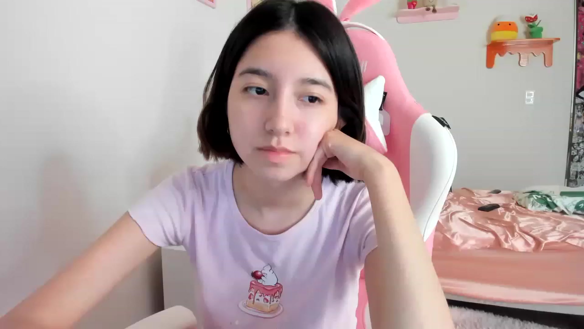 Gallery image thumbnail from Cherrycute666's myfreecams stream on, 04/13/2023, 24:01 image 3 of 20