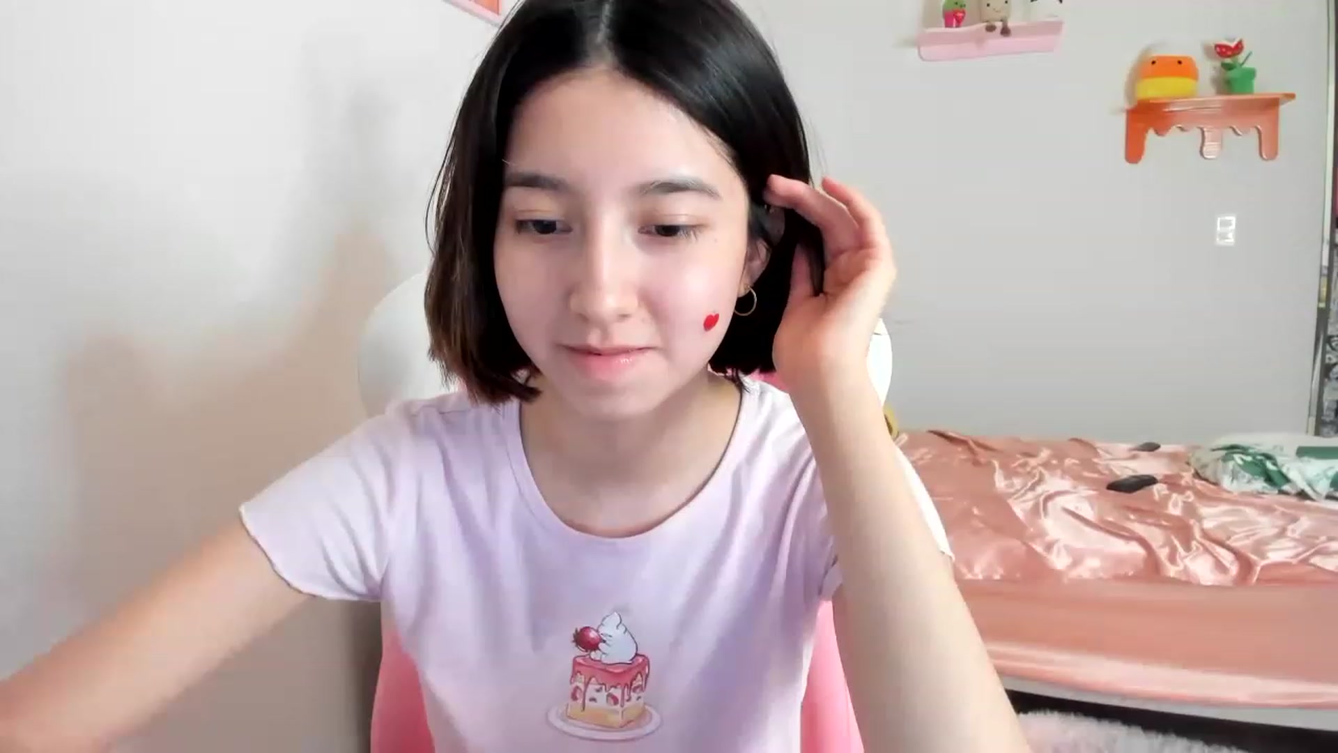 Gallery image thumbnail from Cherrycute666's myfreecams stream on, 04/13/2023, 24:01 image 17 of 20