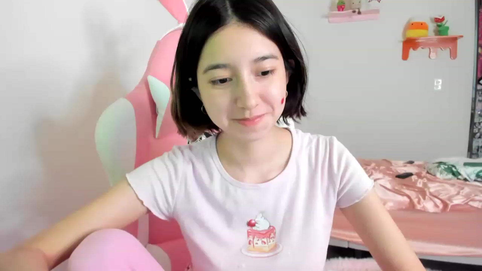Gallery image thumbnail from Cherrycute666's myfreecams stream on, 04/13/2023, 24:01 image 8 of 20