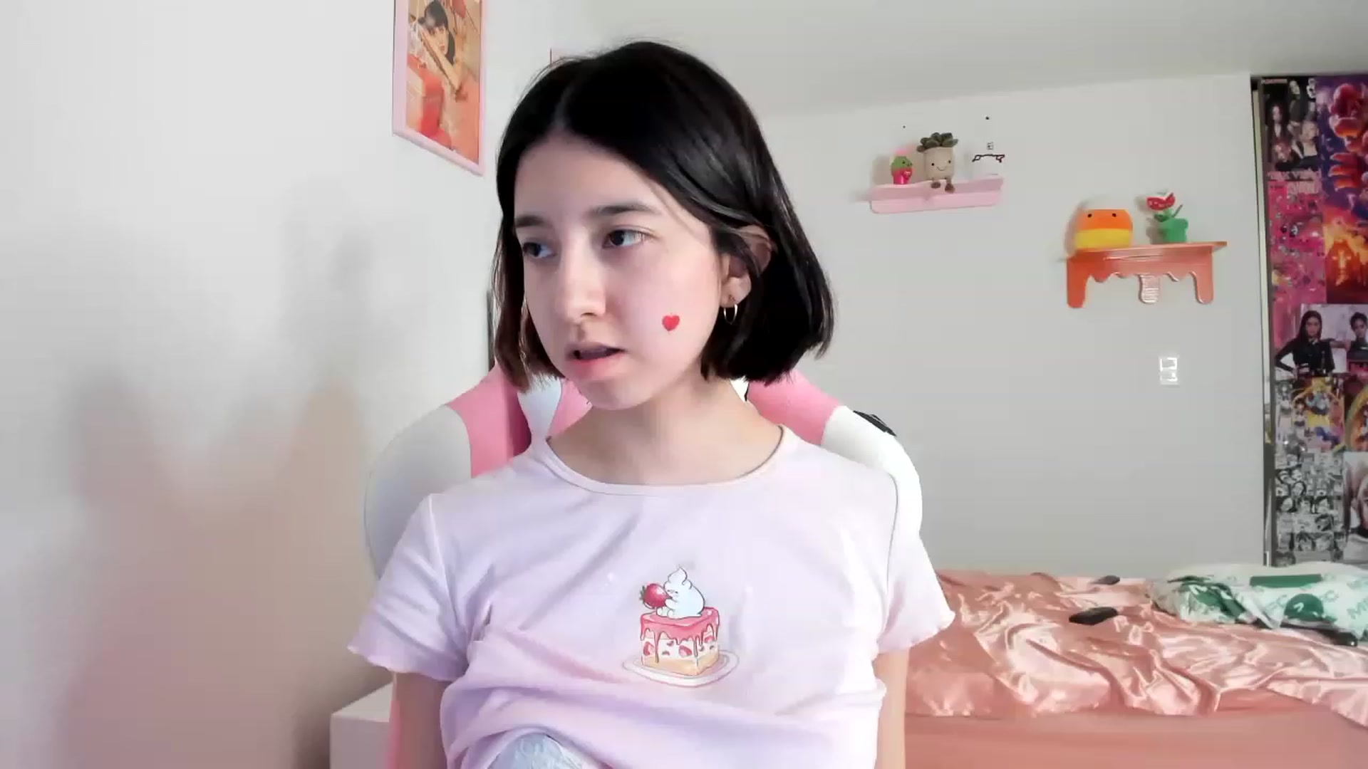 Gallery image thumbnail from Cherrycute666's myfreecams stream on, 04/13/2023, 24:01 image 20 of 20