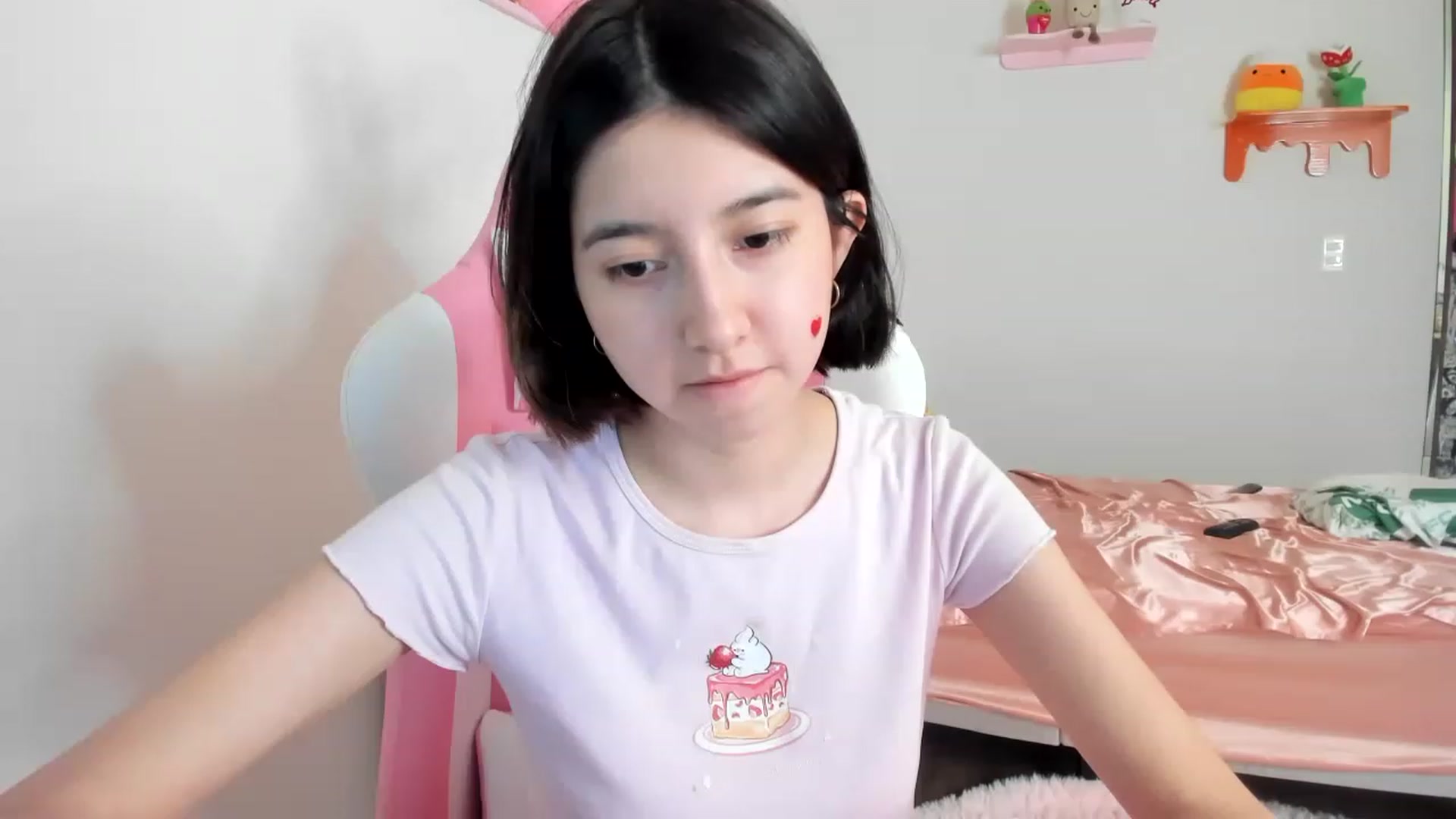 Gallery image thumbnail from Cherrycute666's myfreecams stream on, 04/13/2023, 24:01 image 16 of 20