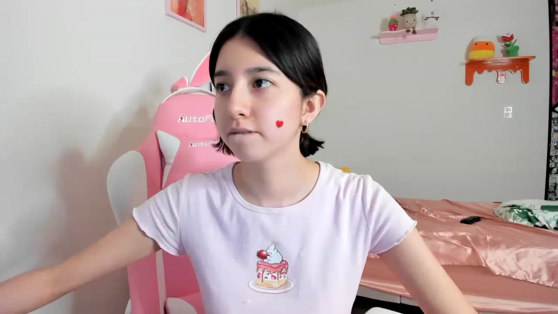Gallery image thumbnail from Cherrycute666's myfreecams stream on, 04/13/2023, 04:18 image 9 of 20
