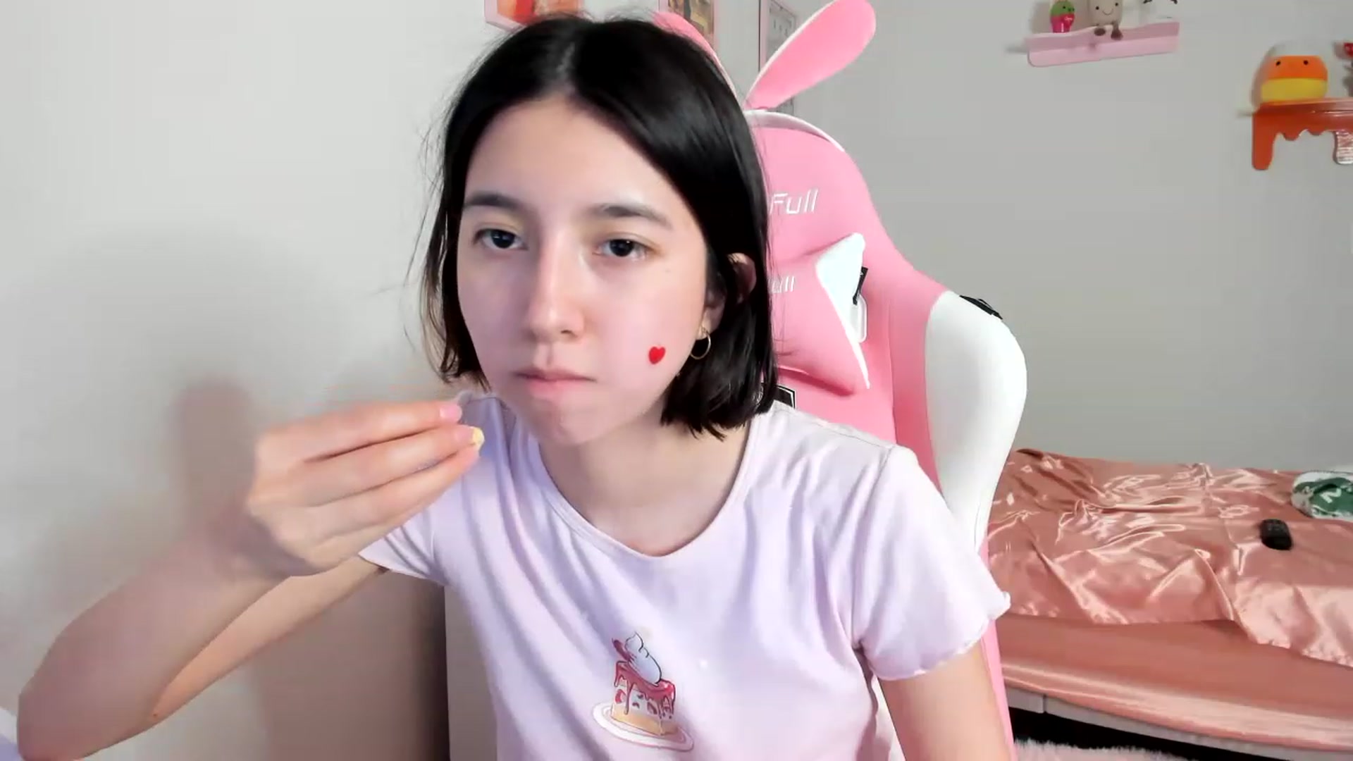 Gallery image thumbnail from Cherrycute666's myfreecams stream on, 04/13/2023, 04:18 image 19 of 20