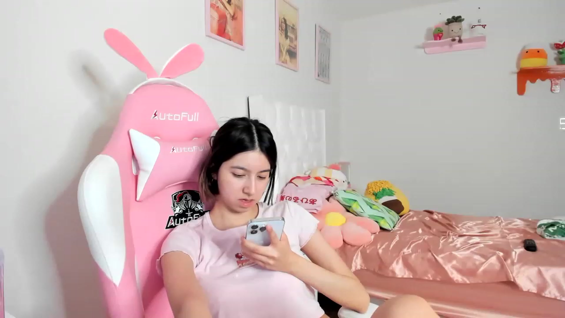 Gallery image thumbnail from Cherrycute666's myfreecams stream on, 04/13/2023, 04:18 image 17 of 20