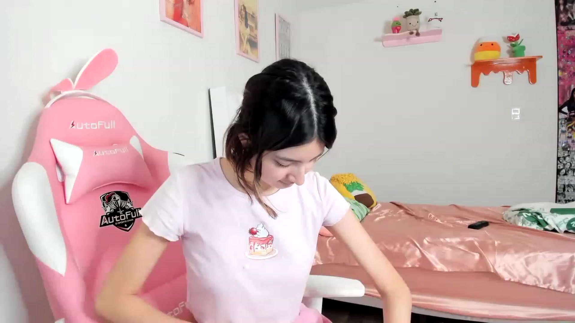 Gallery image thumbnail from Cherrycute666's myfreecams stream on, 04/13/2023, 04:18 image 10 of 20