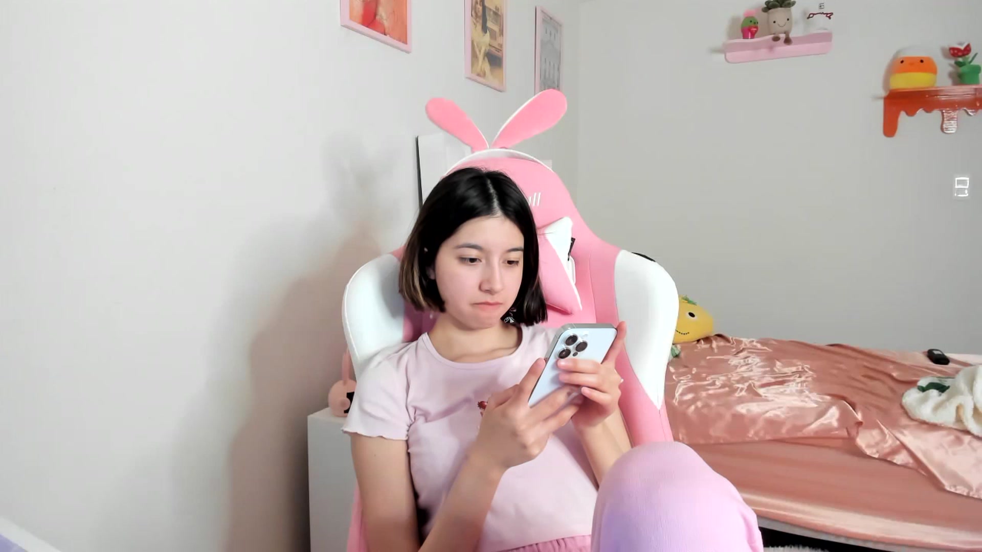 Gallery image thumbnail from Cherrycute666's myfreecams stream on, 04/13/2023, 08:40 image 6 of 20