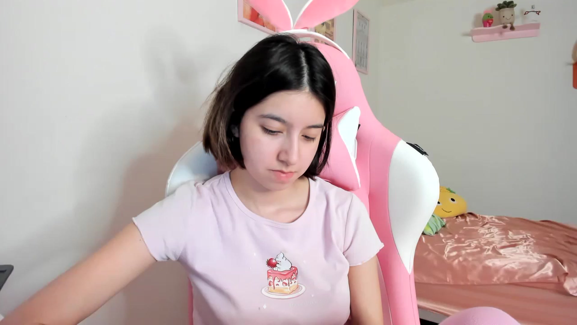 Gallery image thumbnail from Cherrycute666's myfreecams stream on, 04/13/2023, 08:40 image 20 of 20