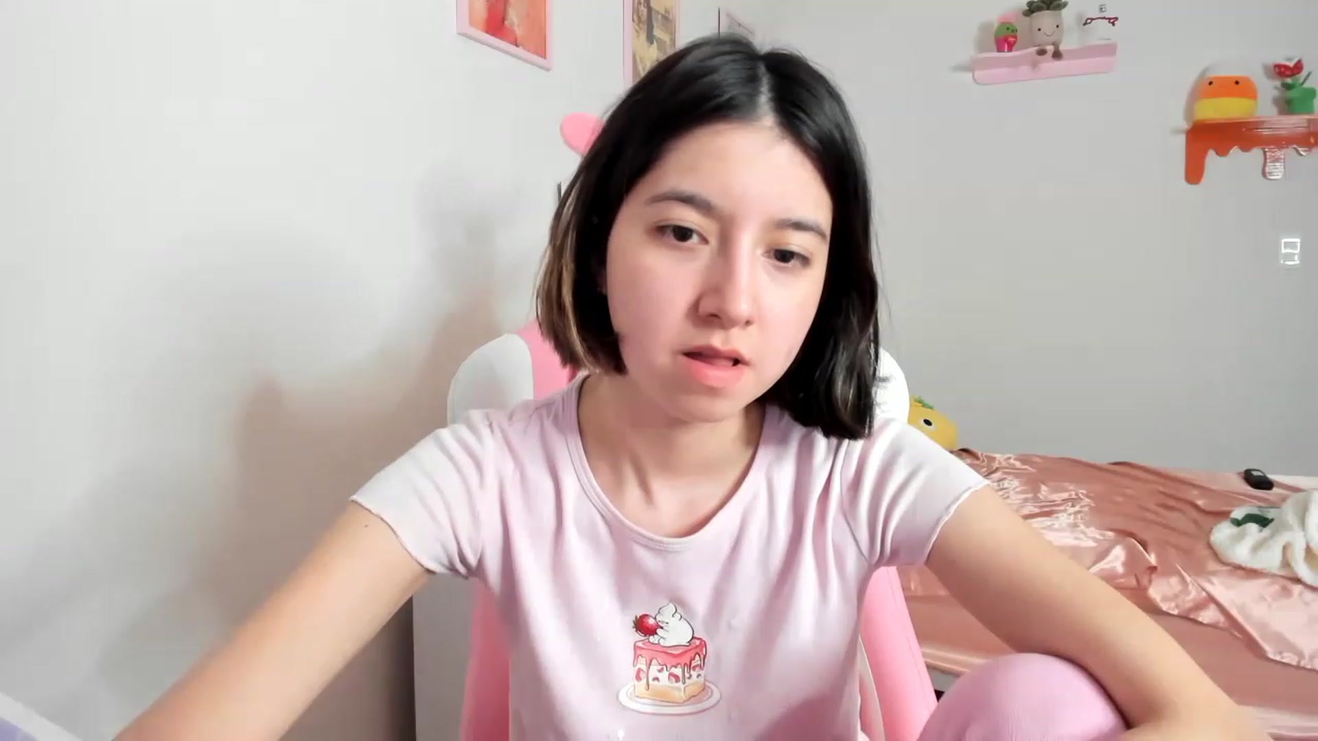 Gallery image thumbnail from Cherrycute666's myfreecams stream on, 04/13/2023, 08:40 image 5 of 20