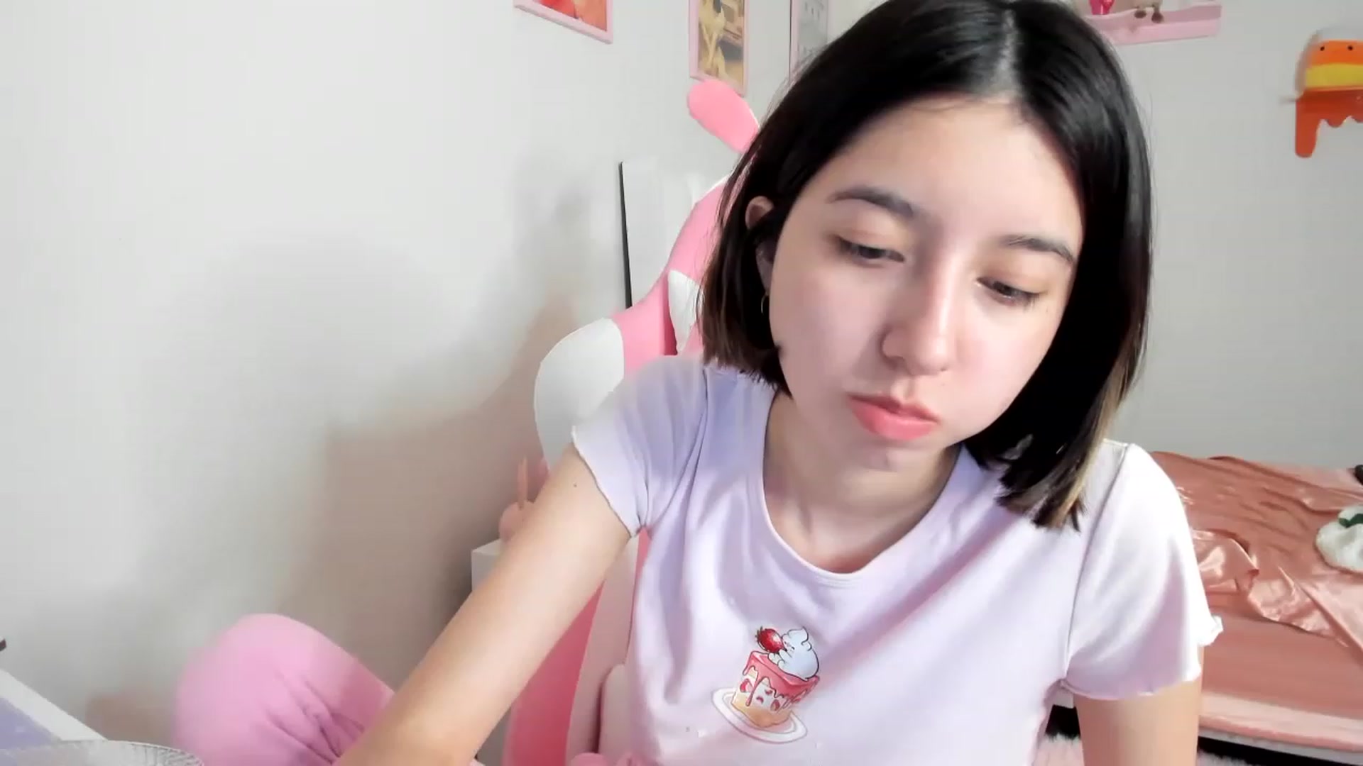 Gallery image thumbnail from Cherrycute666's myfreecams stream on, 04/13/2023, 08:40 image 3 of 20