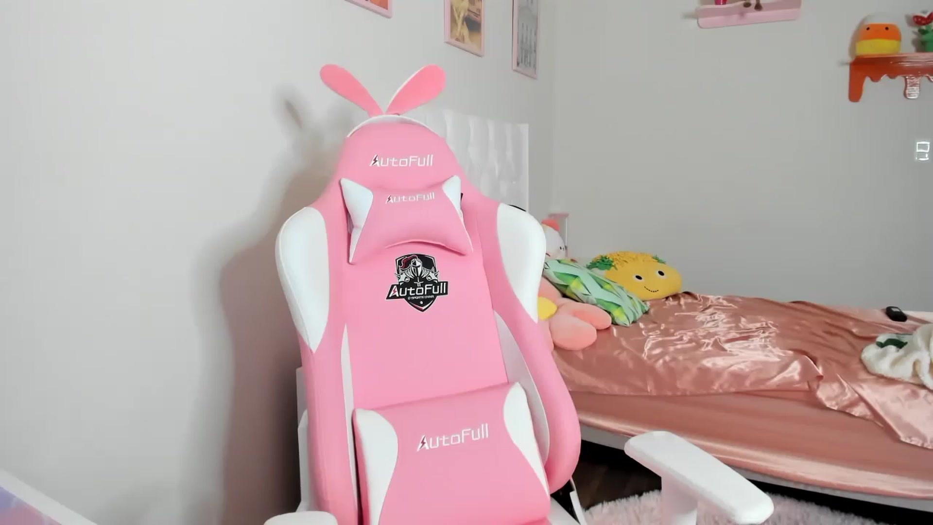 Gallery image thumbnail from Cherrycute666's myfreecams stream on, 04/13/2023, 08:40 image 11 of 20