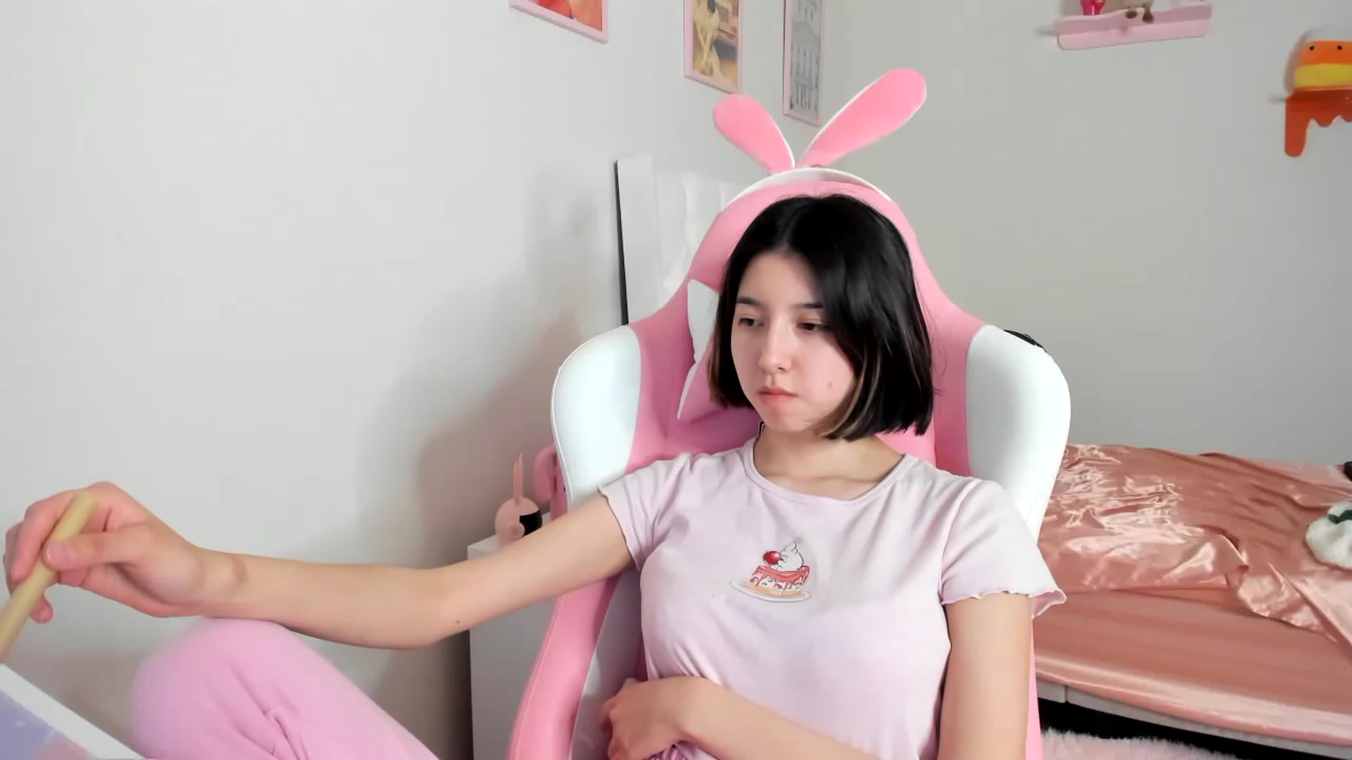 Gallery image thumbnail from Cherrycute666's myfreecams stream on, 04/13/2023, 08:40 image 2 of 20