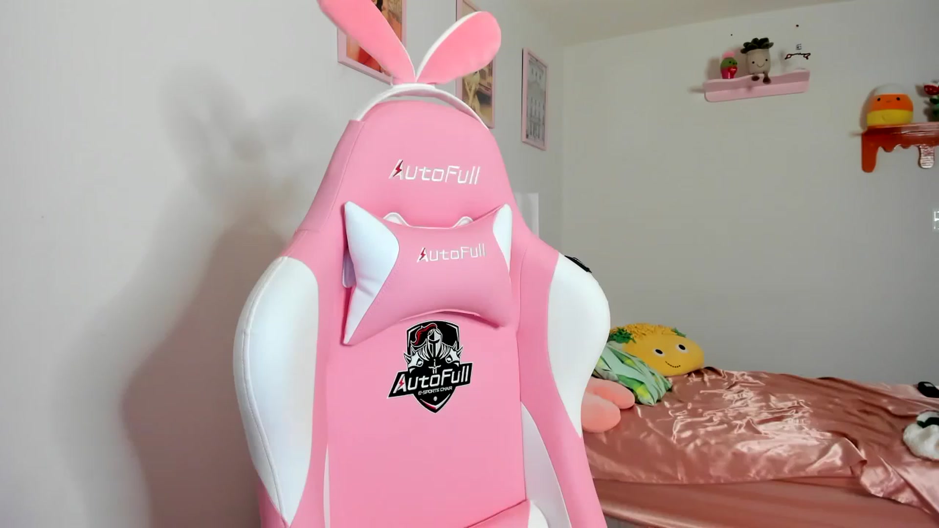 Gallery image thumbnail from Cherrycute666's myfreecams stream on, 04/13/2023, 08:40 image 17 of 20