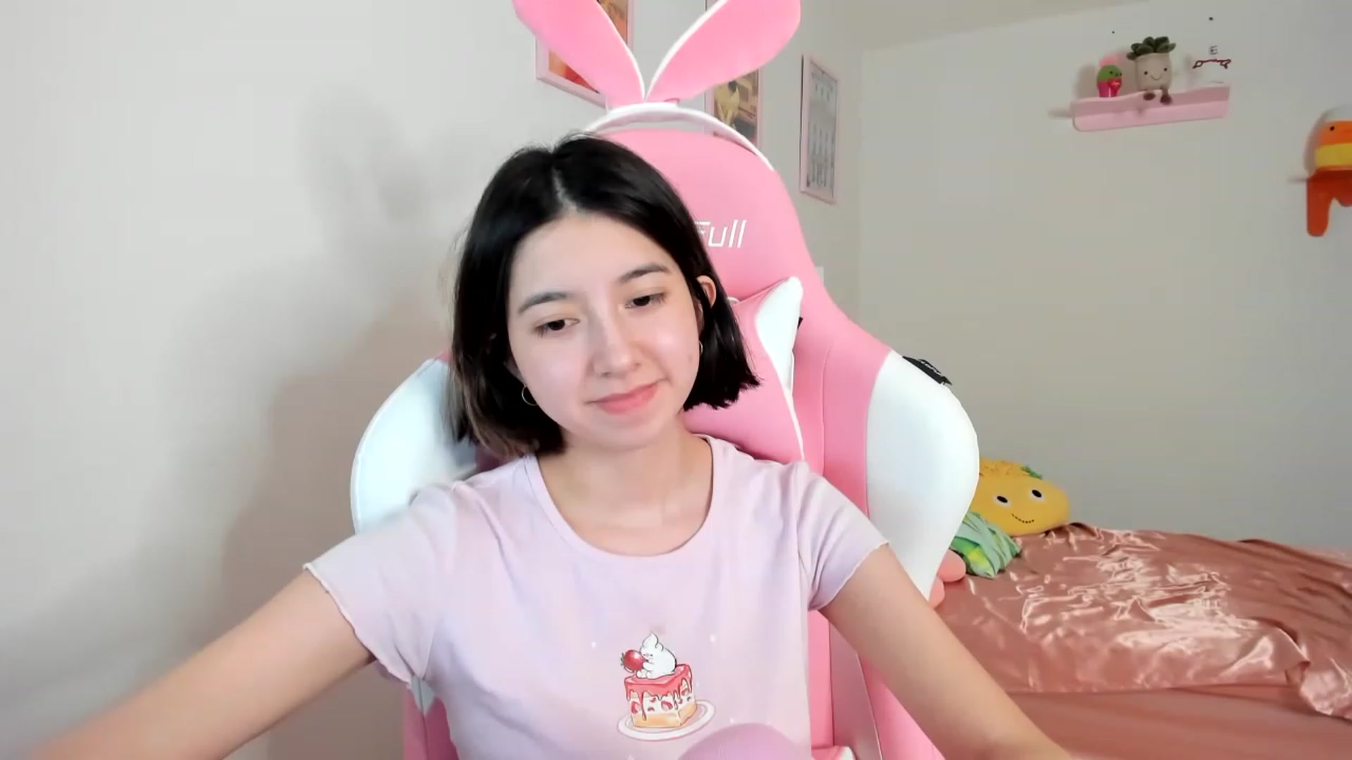 Gallery image thumbnail from Cherrycute666's myfreecams stream on, 04/13/2023, 11:56 image 11 of 20