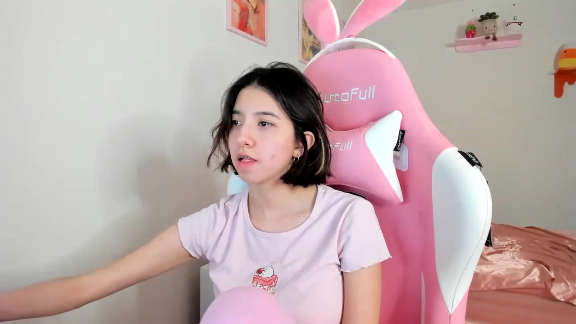 Gallery image thumbnail from Cherrycute666's myfreecams stream on, 04/13/2023, 11:56 image 13 of 20
