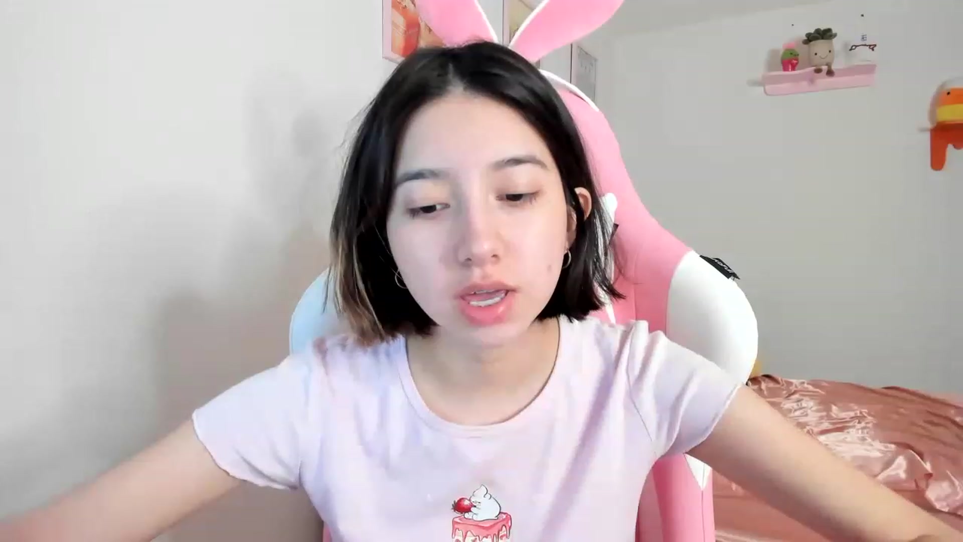 Gallery image thumbnail from Cherrycute666's myfreecams stream on, 04/13/2023, 11:56 image 10 of 20
