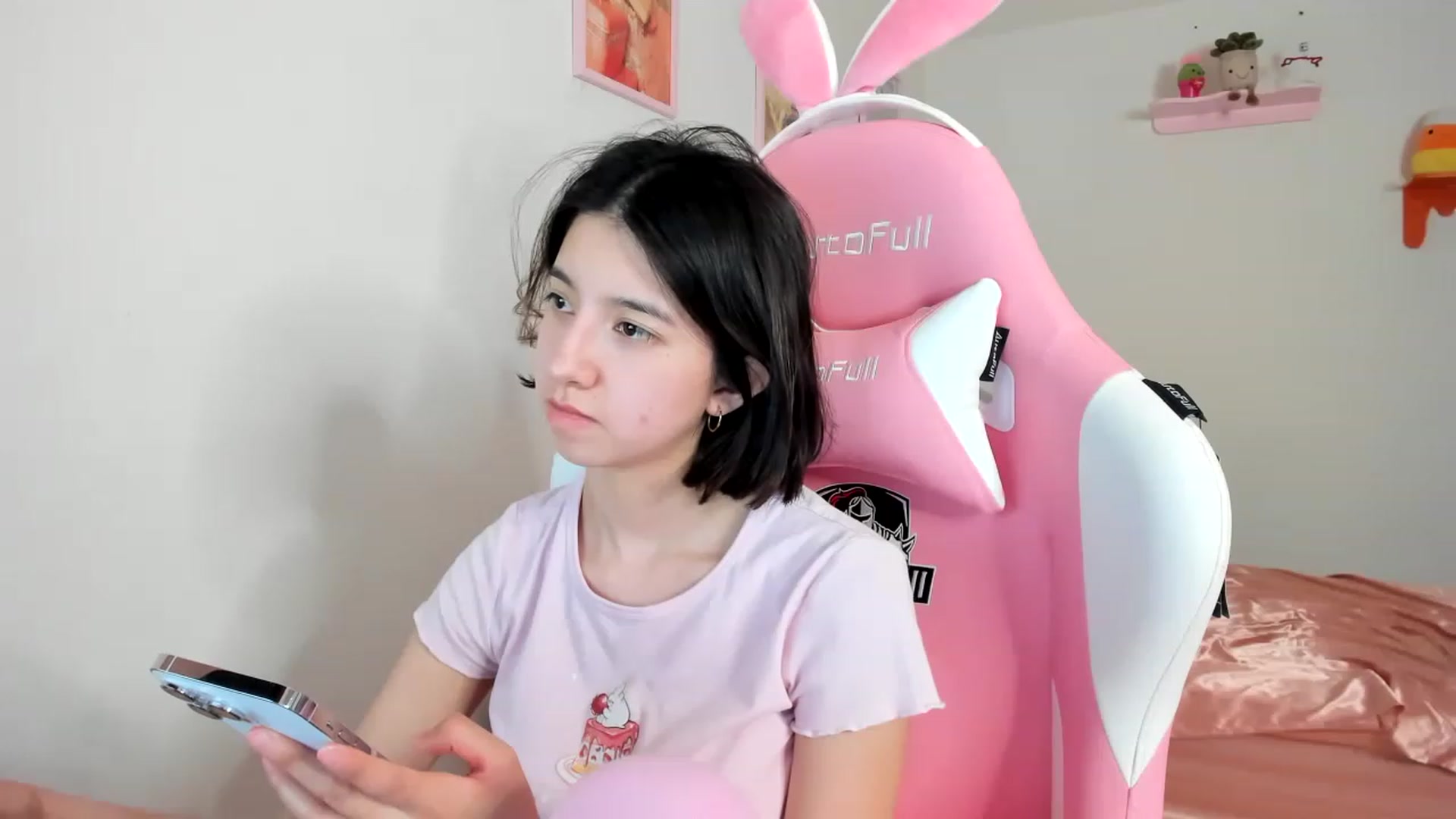 Gallery image thumbnail from Cherrycute666's myfreecams stream on, 04/13/2023, 11:56 image 12 of 20