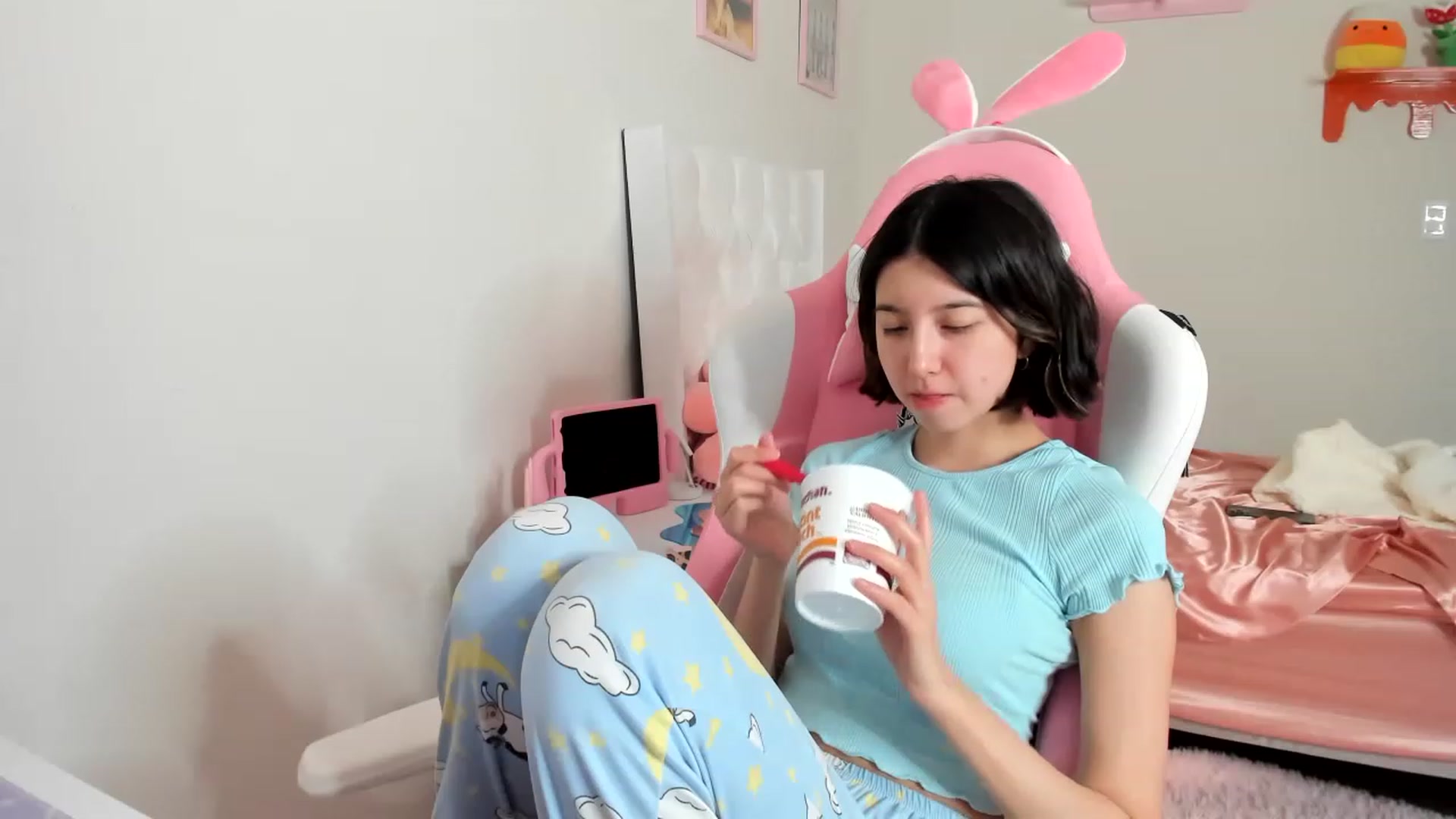 Gallery image thumbnail from Cherrycute666's myfreecams stream on, 04/13/2023, 23:30 image 17 of 20