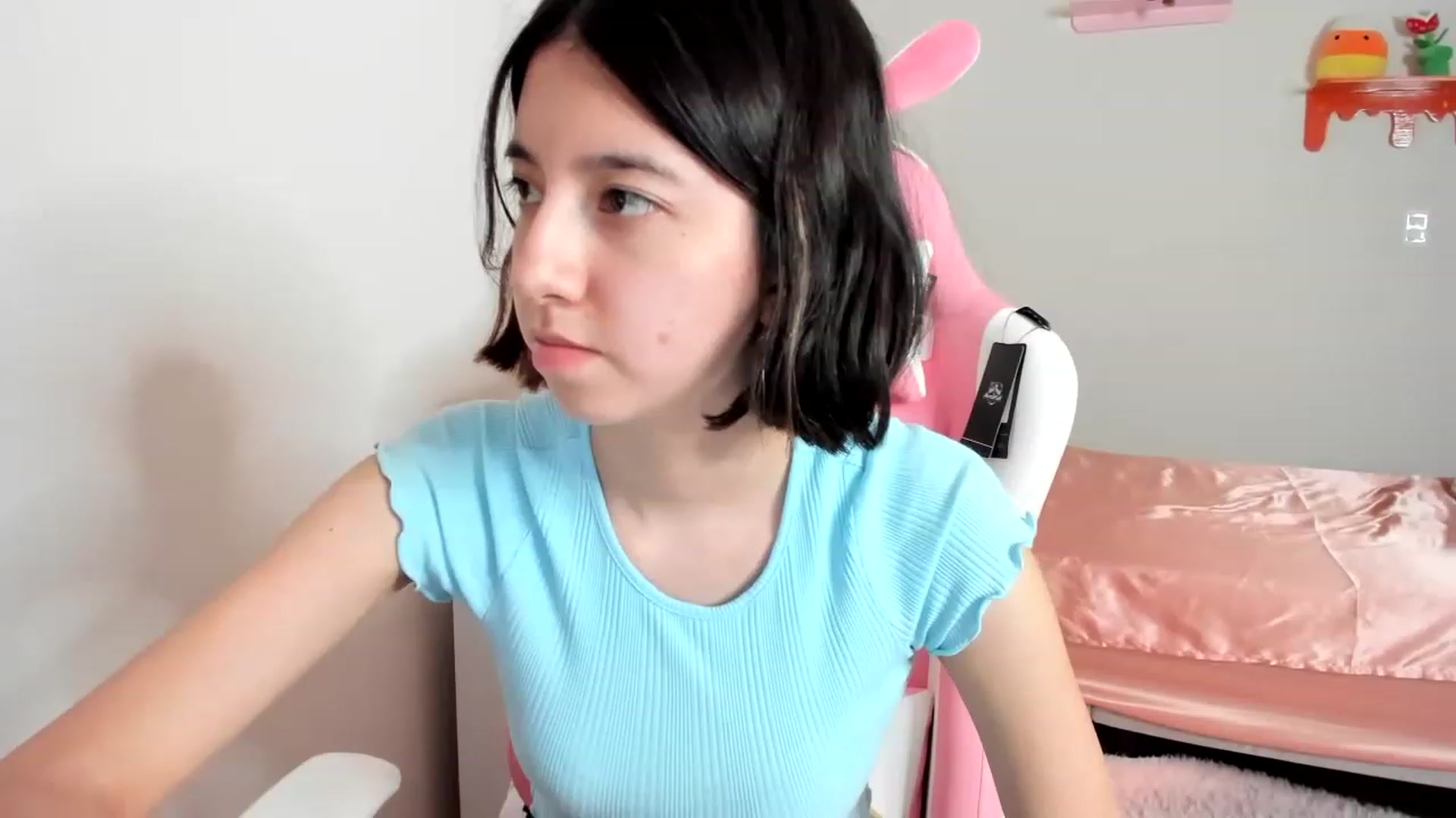 Gallery image thumbnail from Cherrycute666's myfreecams stream on, 04/14/2023, 05:25 image 14 of 20