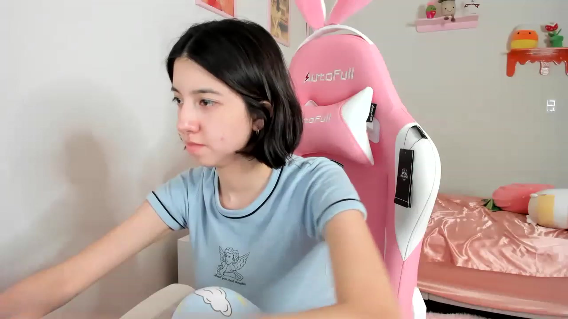 Gallery image thumbnail from Cherrycute666's myfreecams stream on, 04/14/2023, 08:25 image 8 of 20