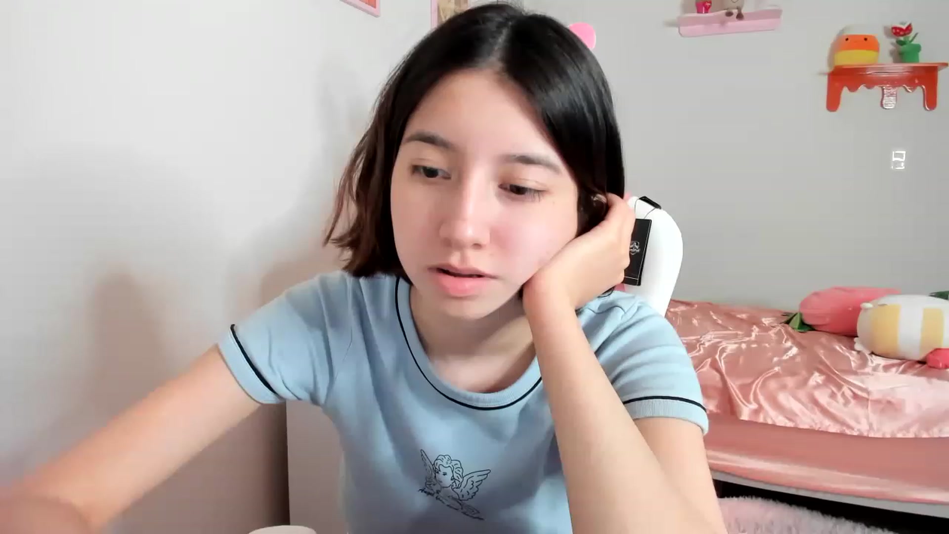 Gallery image thumbnail from Cherrycute666's myfreecams stream on, 04/14/2023, 08:25 image 18 of 20