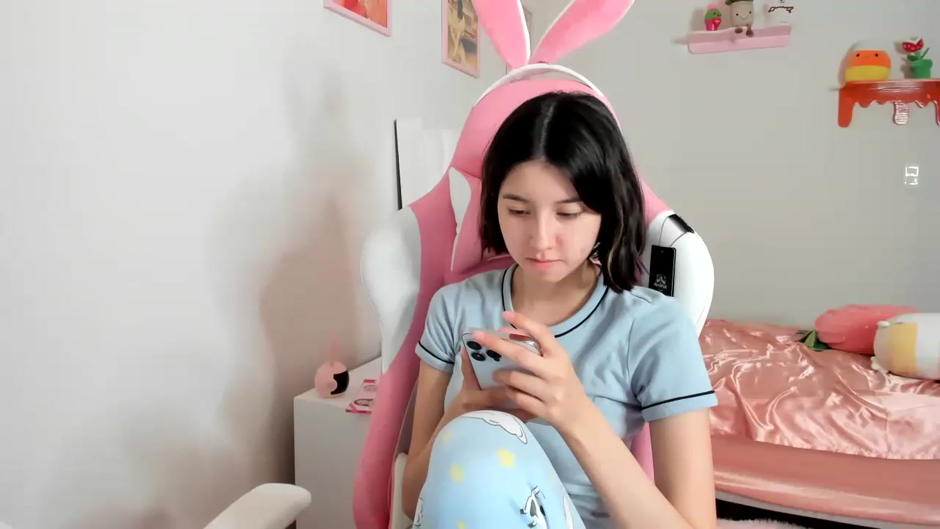 Gallery image thumbnail from Cherrycute666's myfreecams stream on, 04/14/2023, 08:25 image 6 of 20