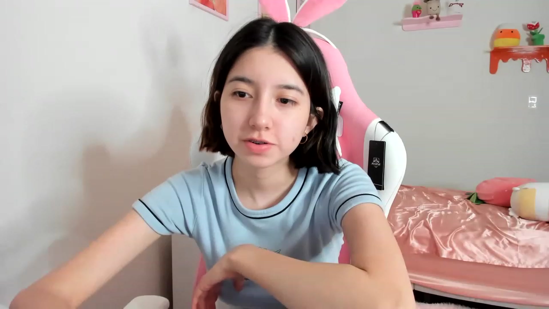 Gallery image thumbnail from Cherrycute666's myfreecams stream on, 04/14/2023, 08:25 image 5 of 20