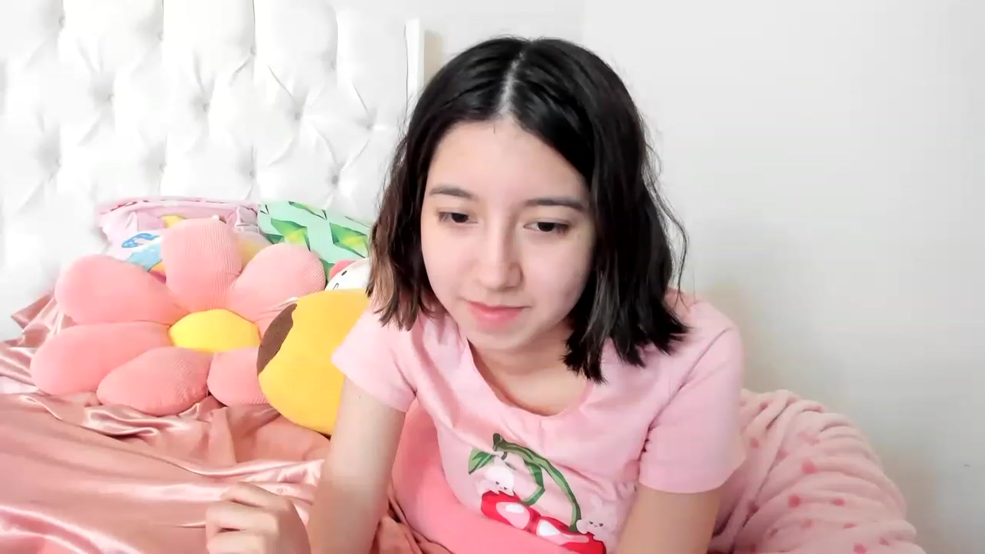 Gallery image thumbnail from Cherrycute666's myfreecams stream on, 04/14/2023, 15:53 image 18 of 20