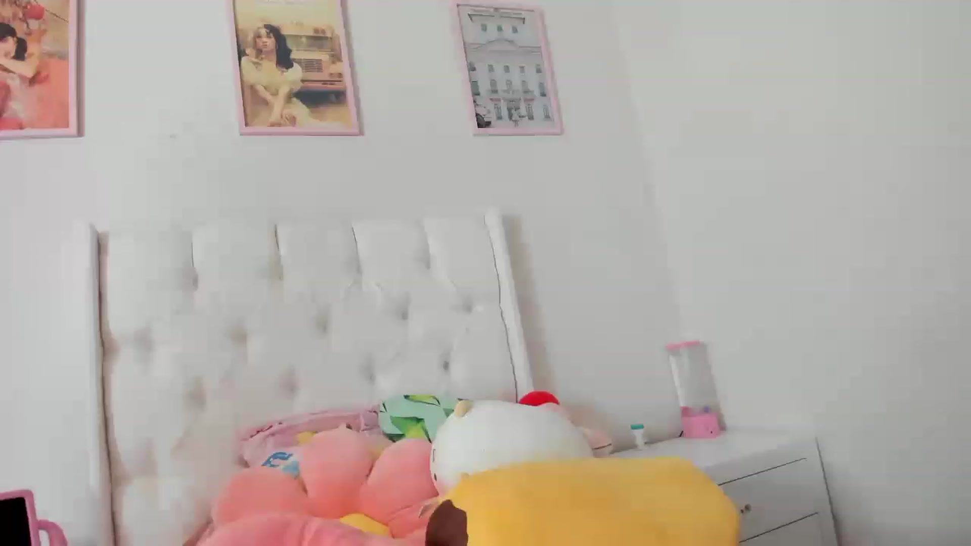 Gallery image thumbnail from Cherrycute666's myfreecams stream on, 04/14/2023, 15:53 image 16 of 20